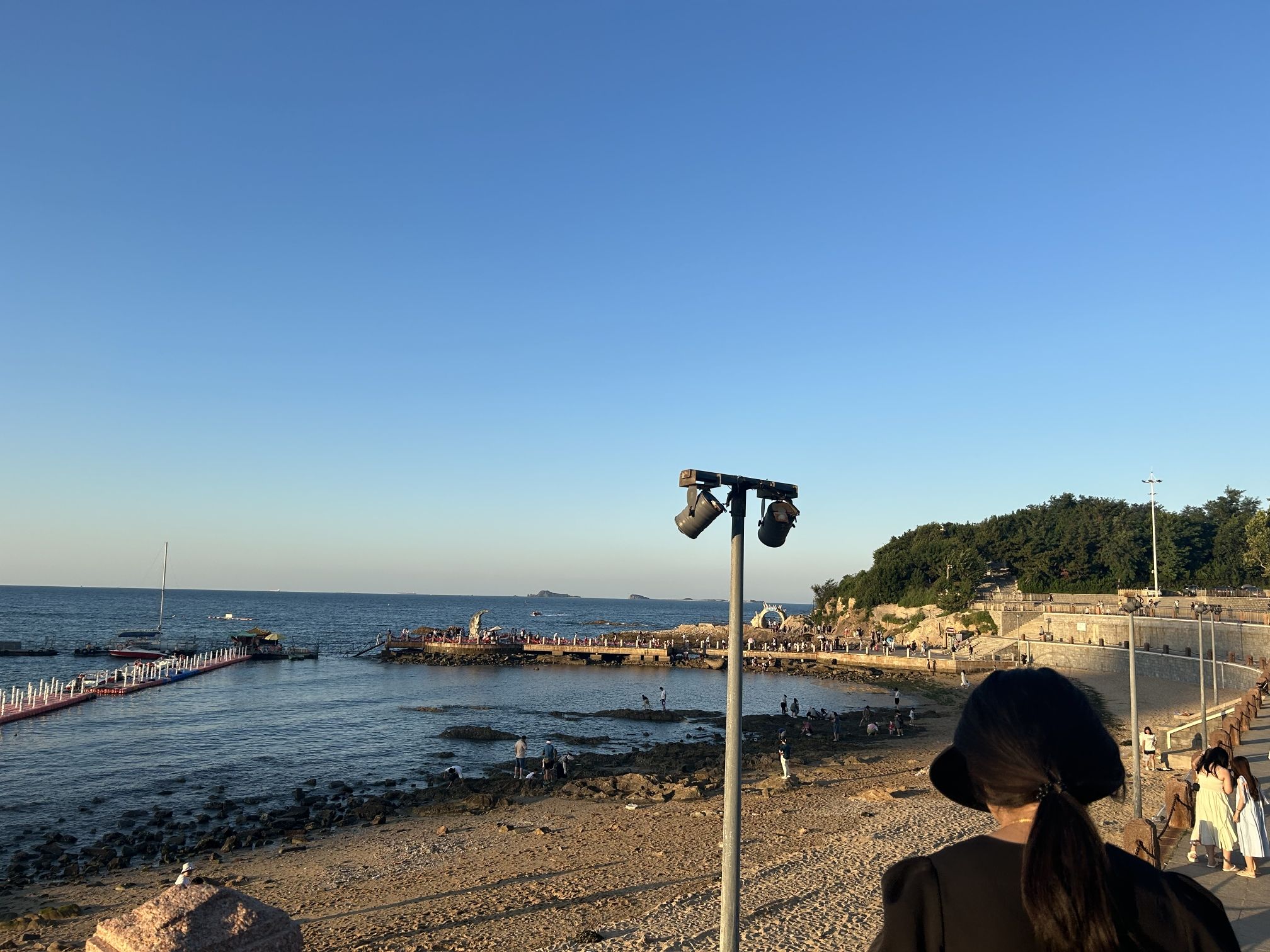 月亮老人广场旅行图片 1