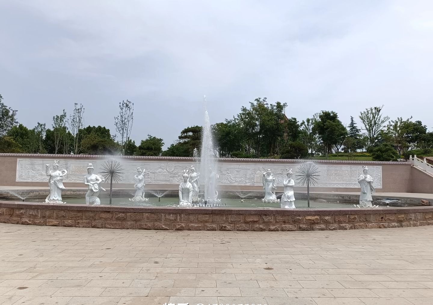 莲花山广场旅行图片 1