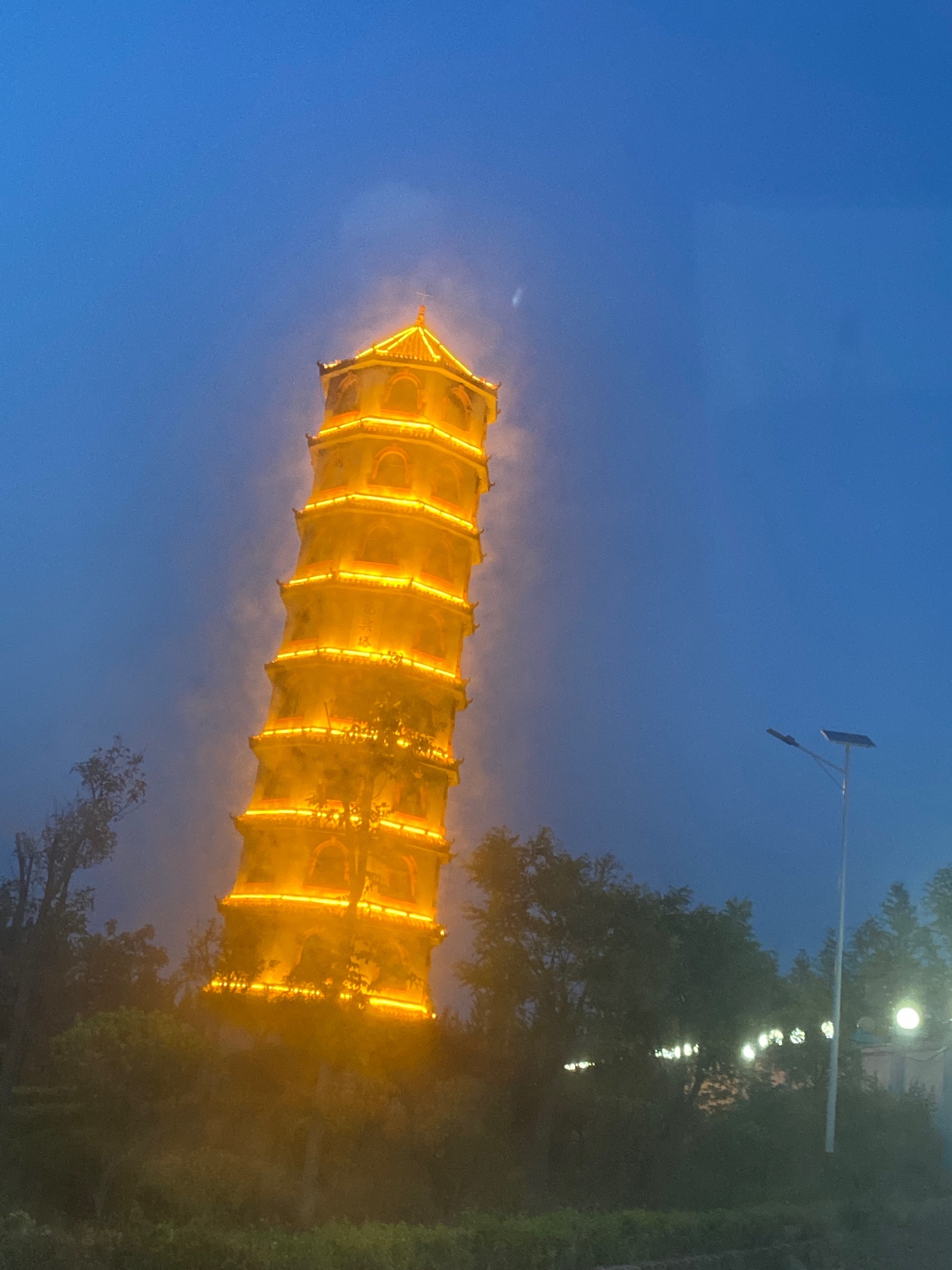 龙兴塔旅行图片 1