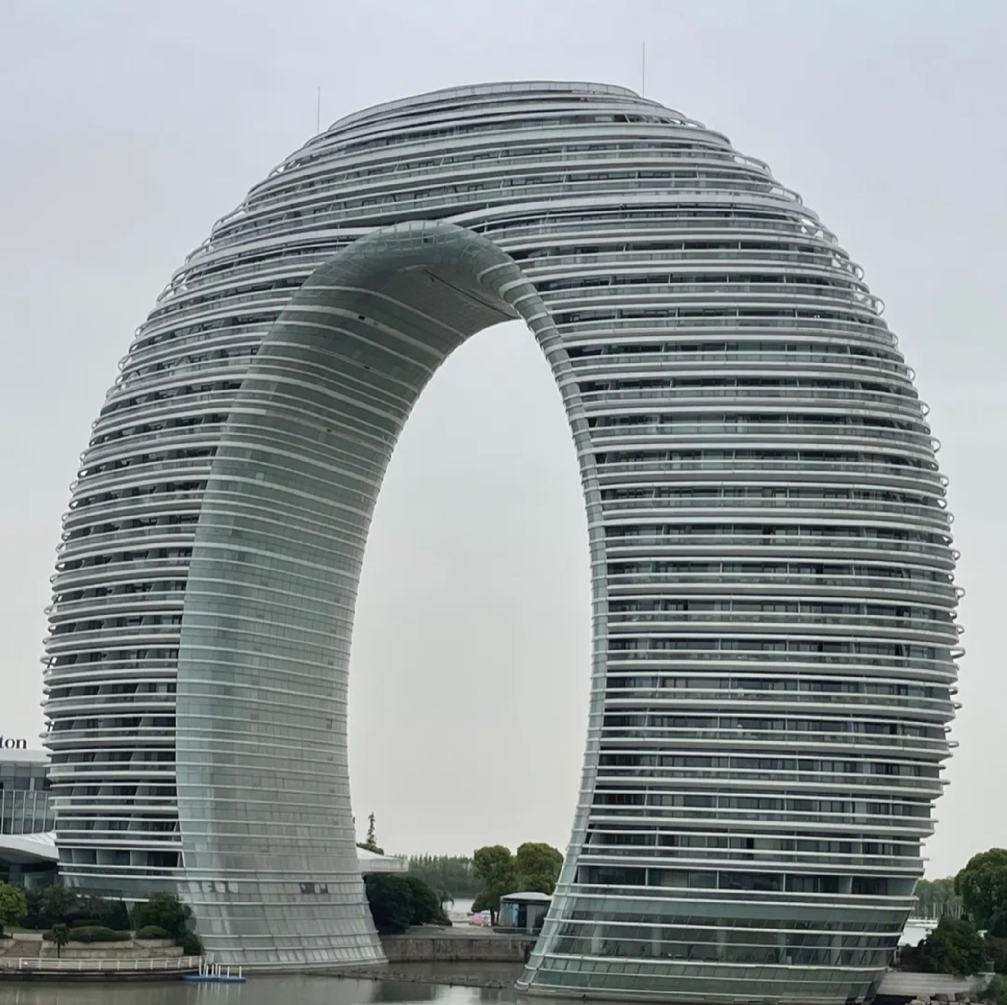 月亮湾广场旅行图片 1