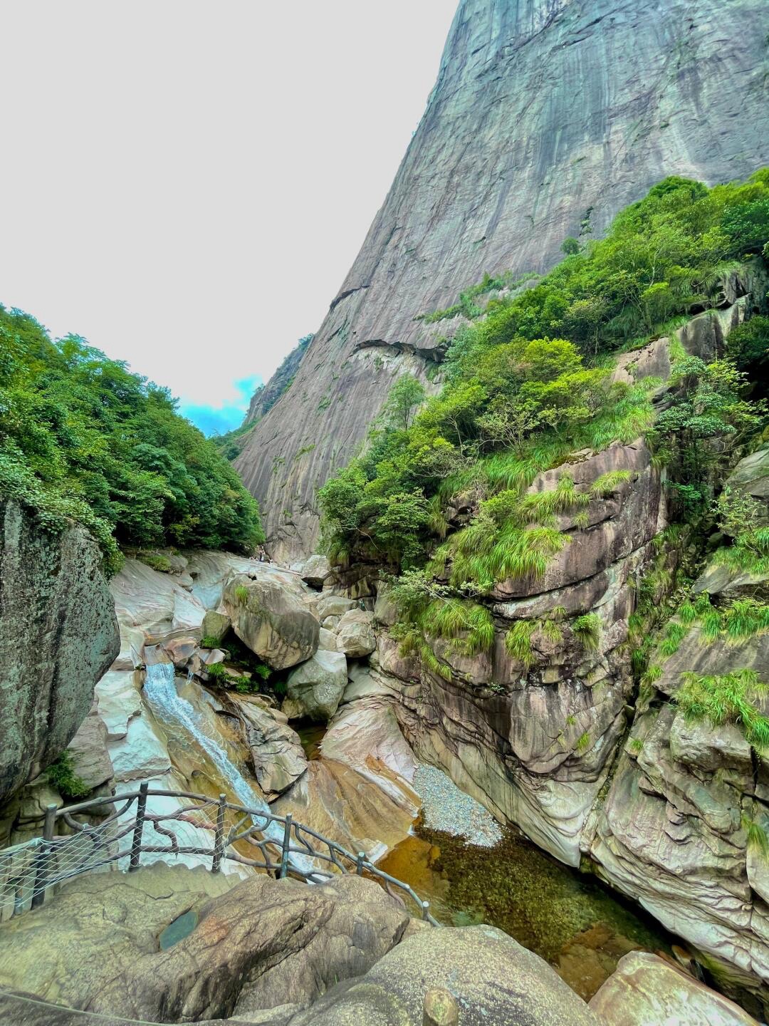 鄣山大峡谷风景区