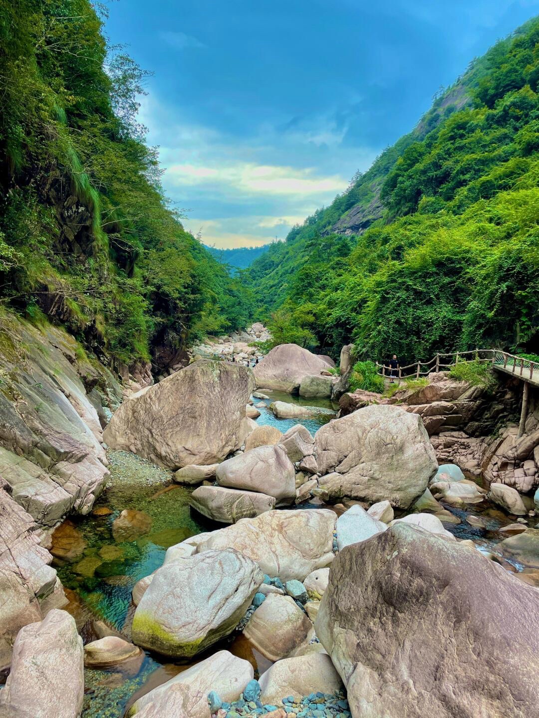 鄣山大峡谷风景区