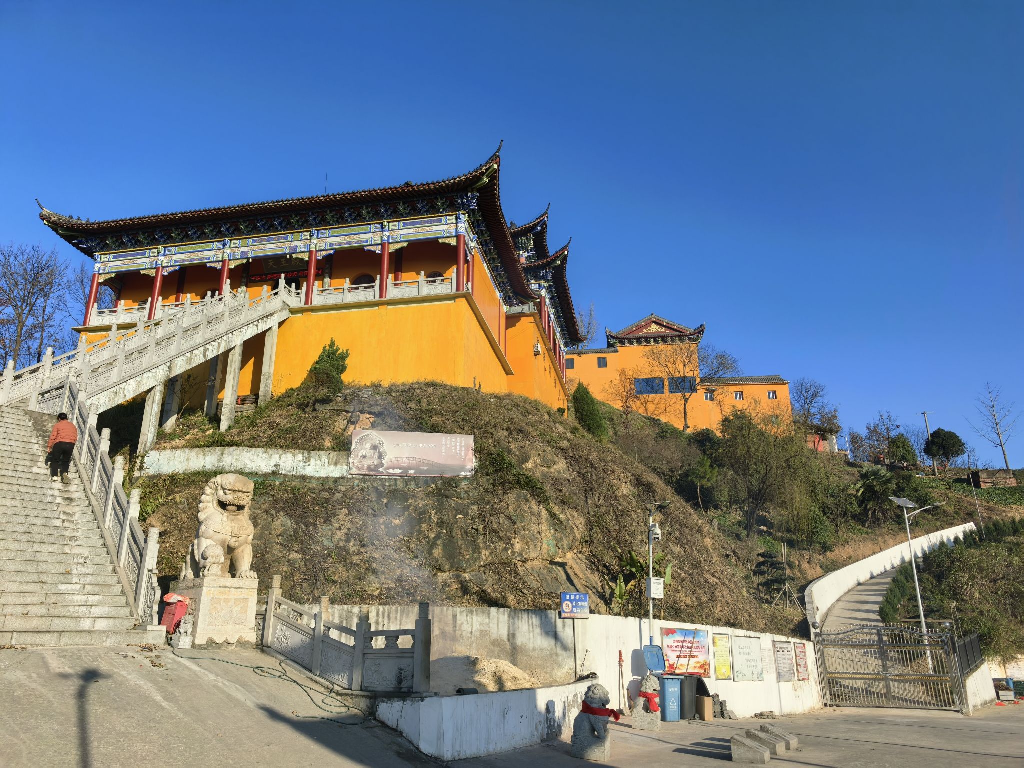 灵山庙实景照片