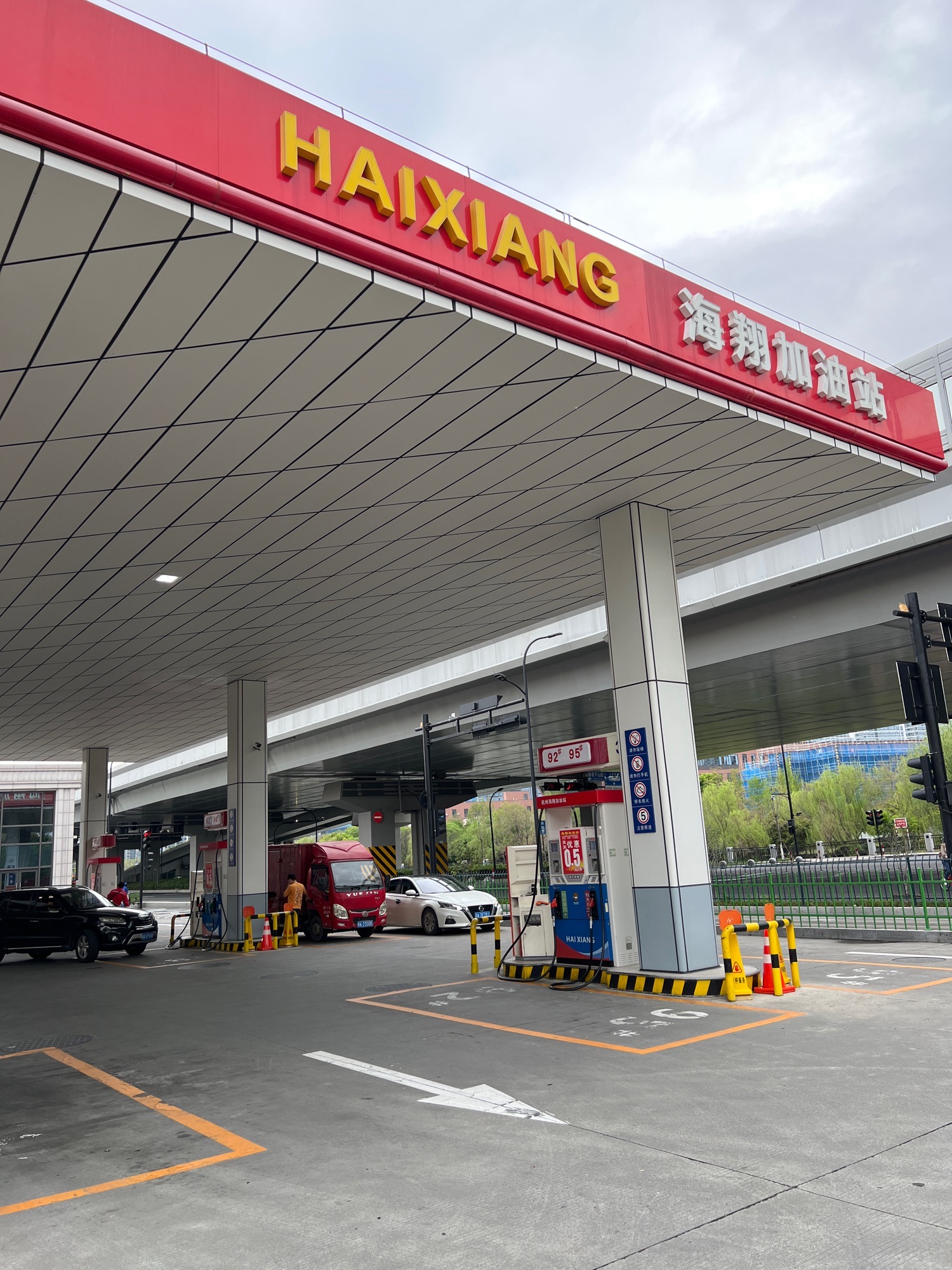 海翔加油站