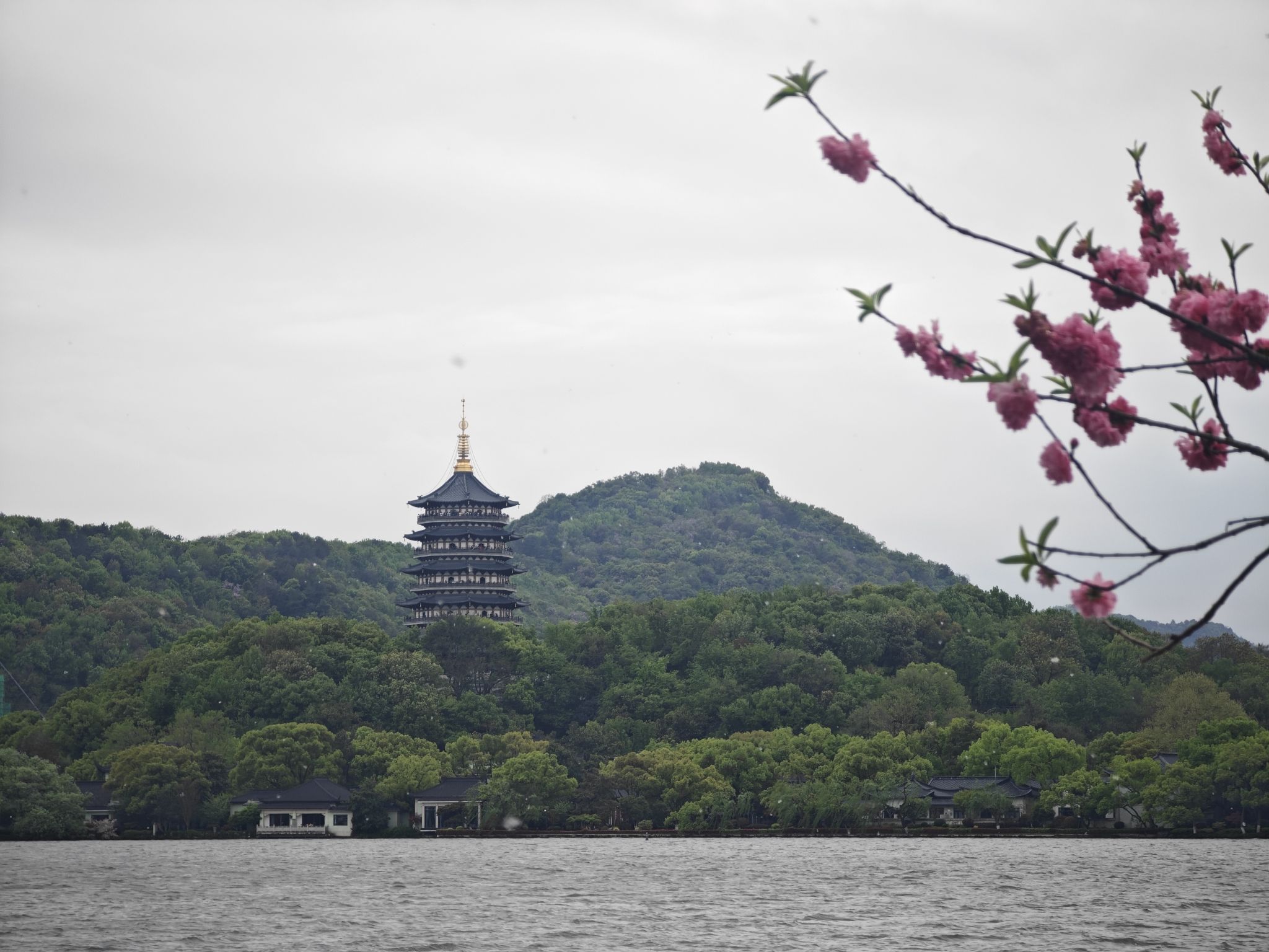 湖边广场