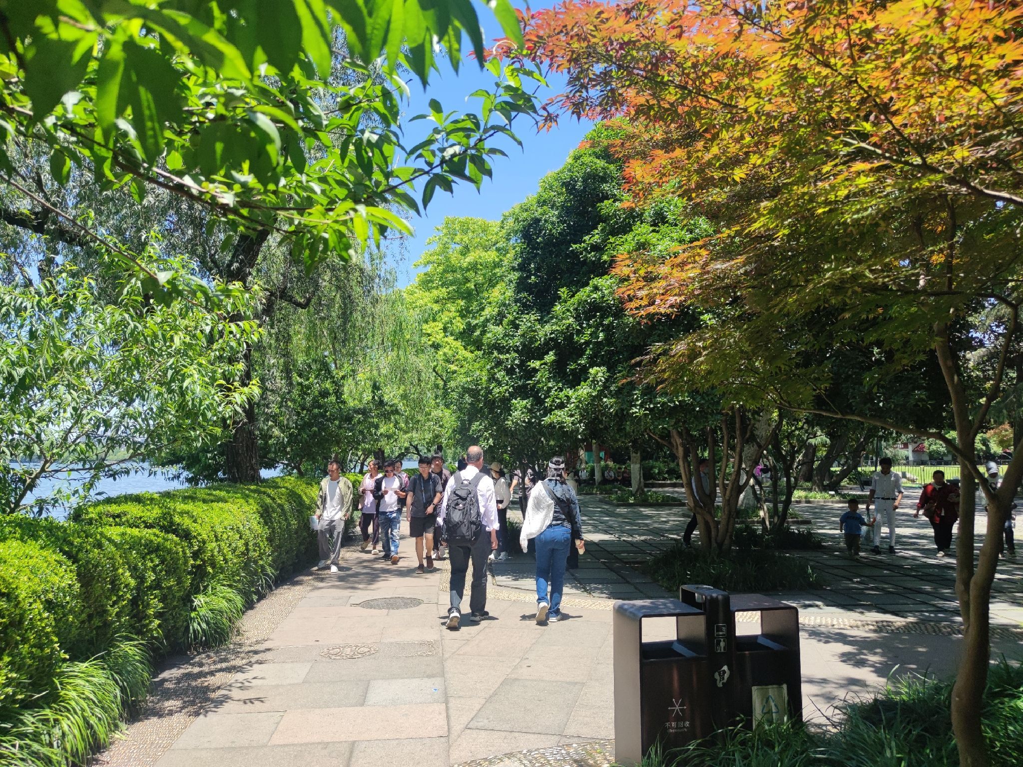 湖边广场
