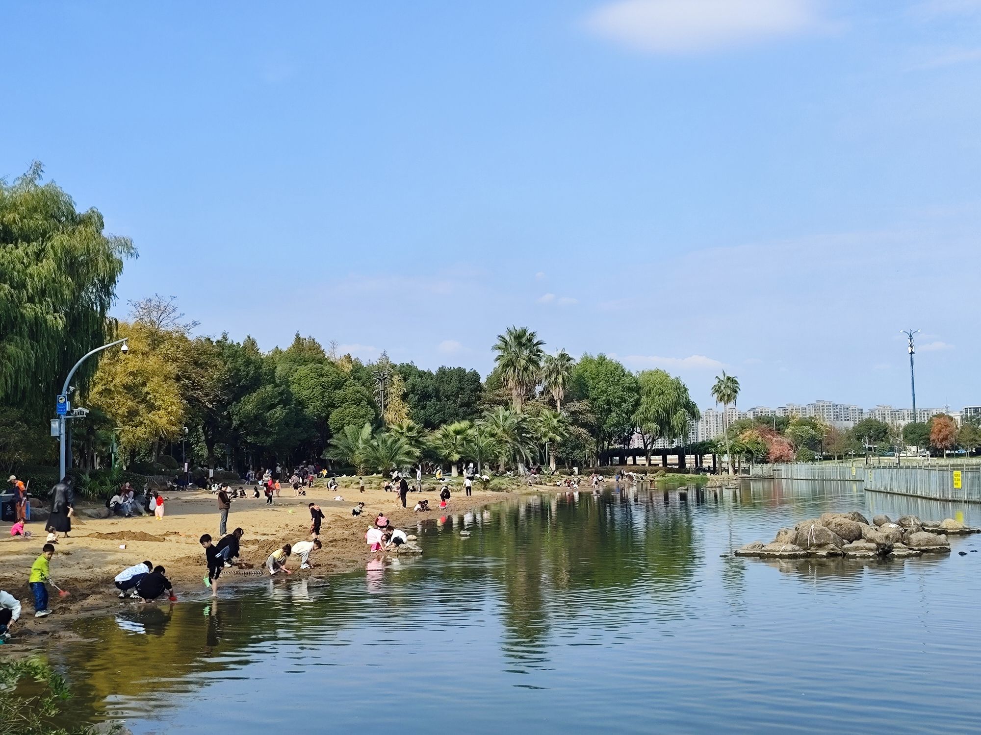 日湖公园
