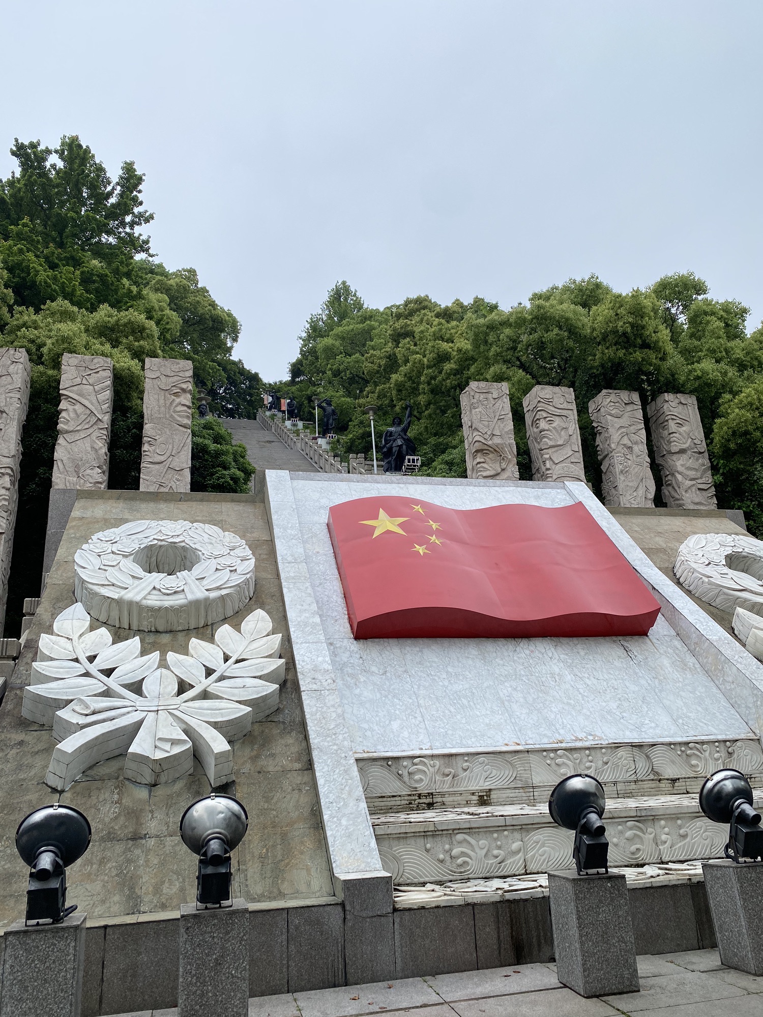 解放一江山战斗烈士墓道旅行图片 1