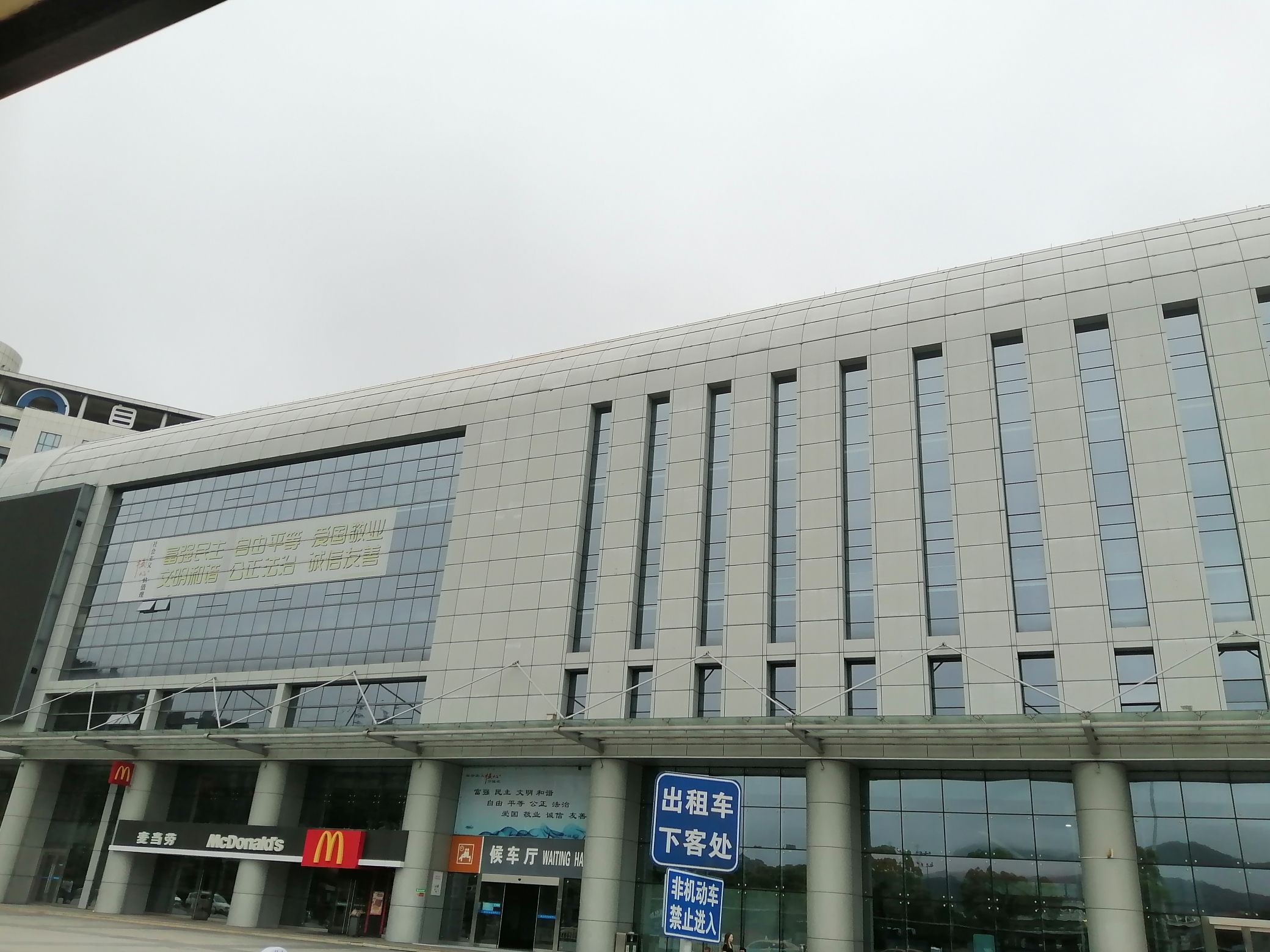 舟山普陀长途客运中心停车场