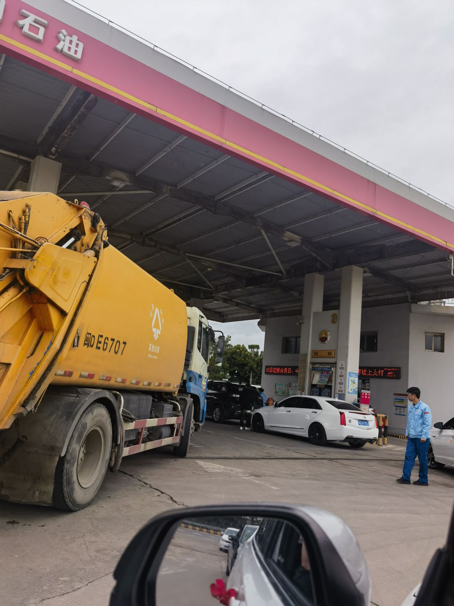 中国石油新霞加油站