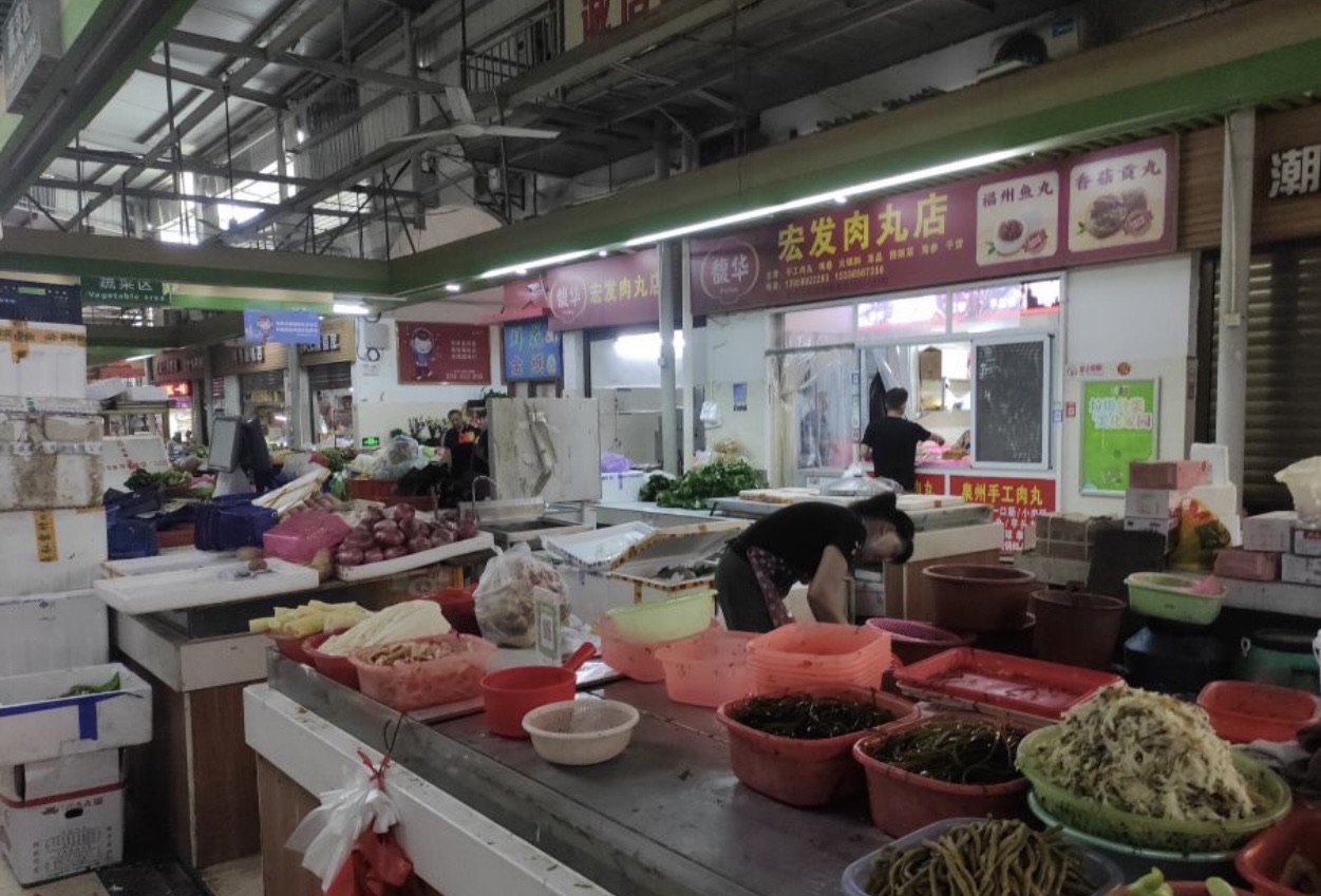 东美农贸市场(光明楼西南)