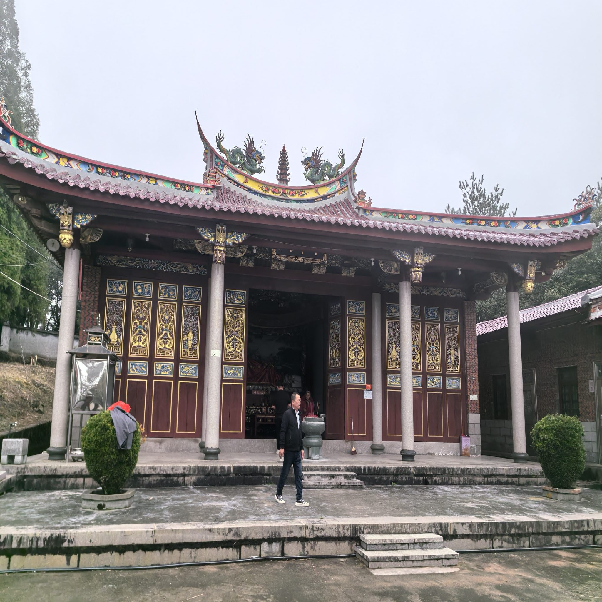 龙湖寺实景照片