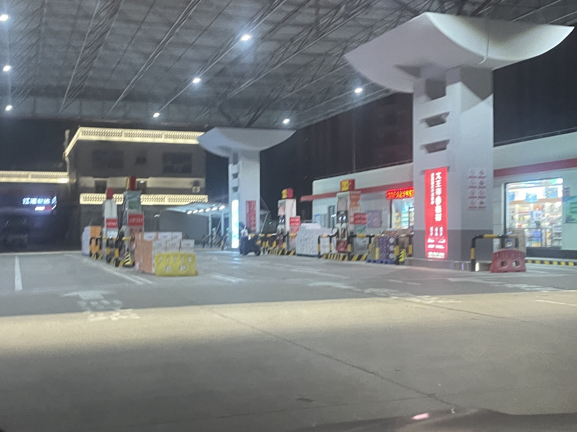 中国石油龙兴加油站