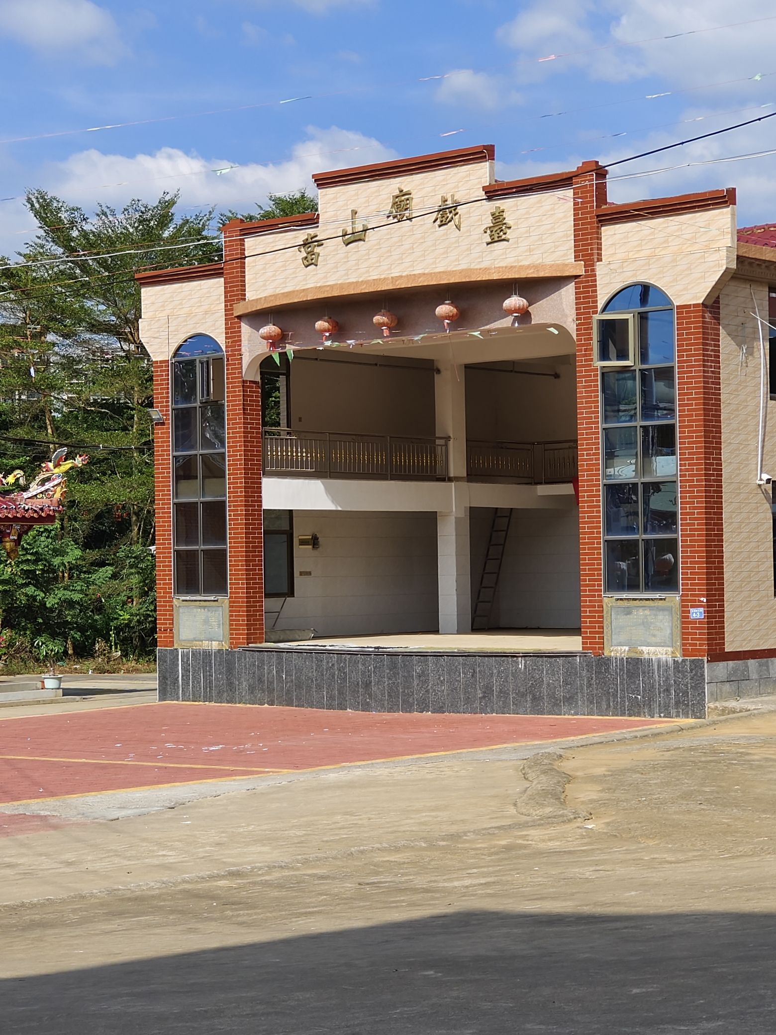 古湖当山庙实景照片