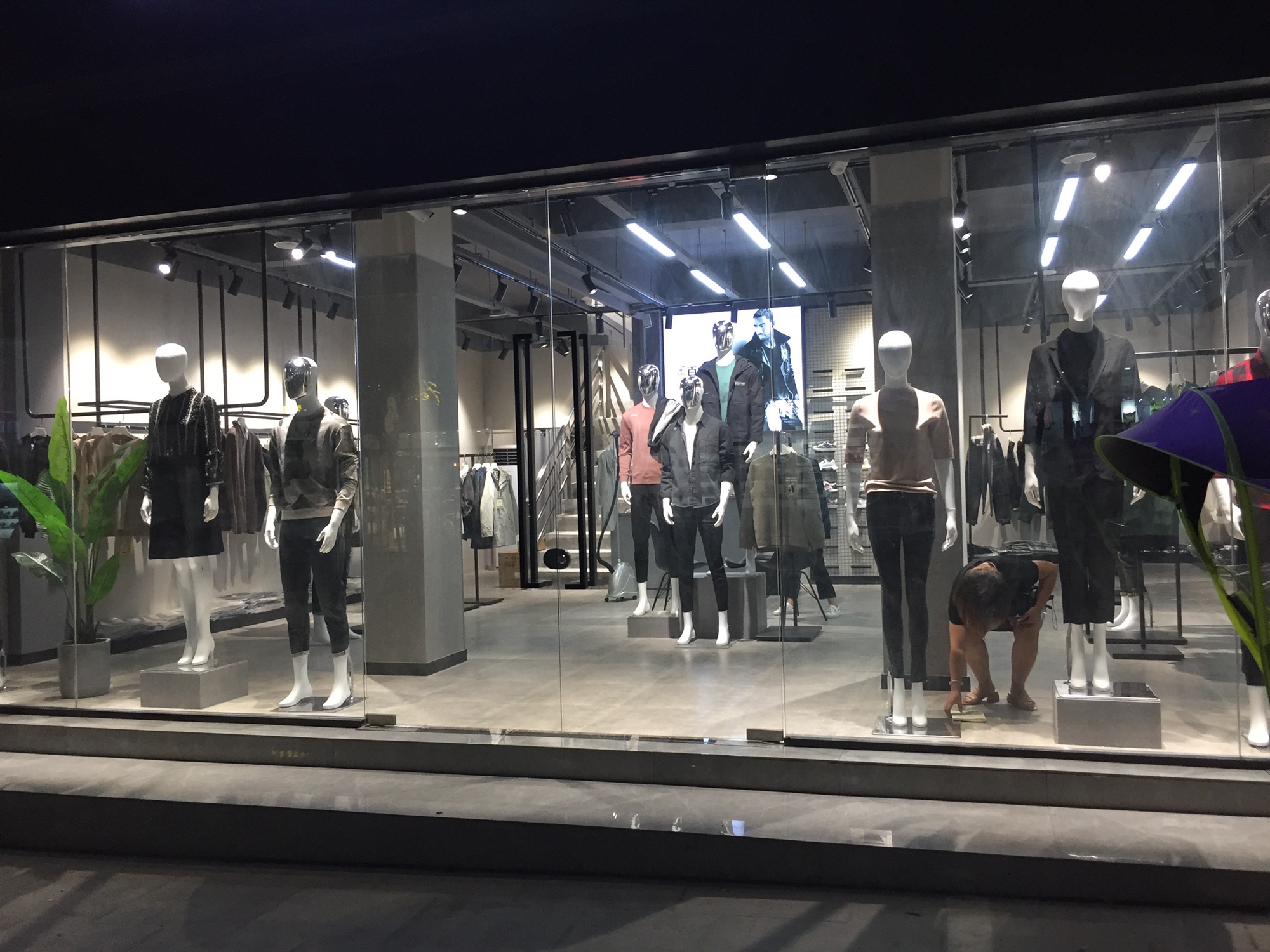 百家汇服装超市(香港街店)