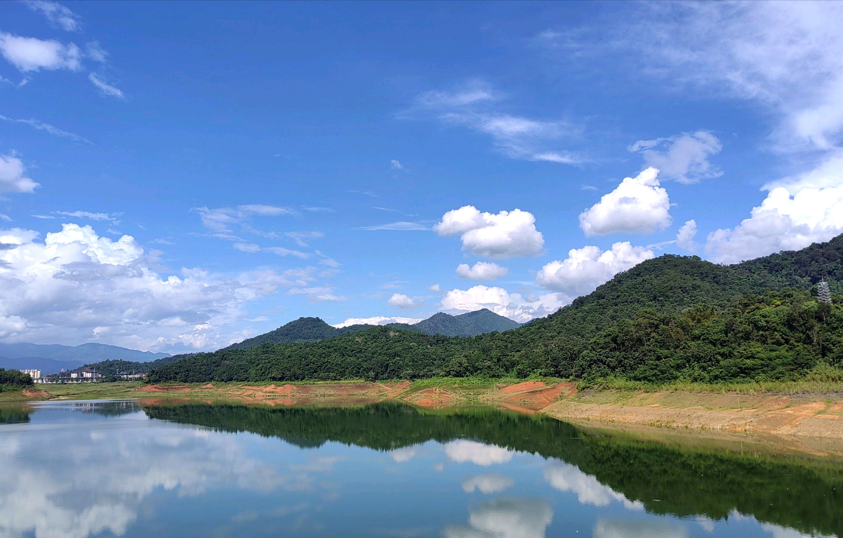 芒市孔雀湖旅游度假区