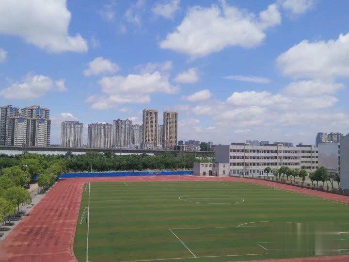 襄阳市田家炳中学