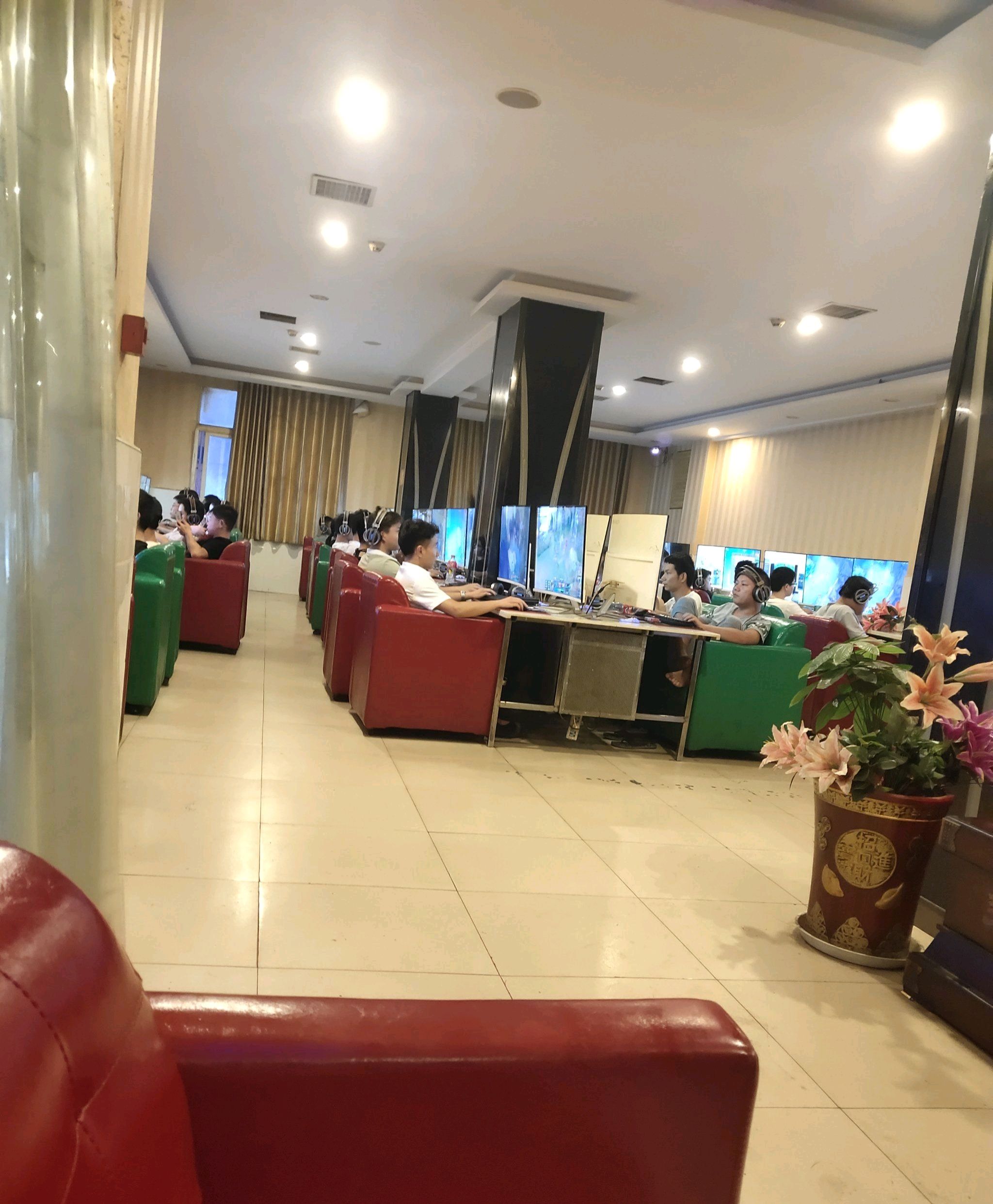 龙腾网吧(黄州开发区学生街店)