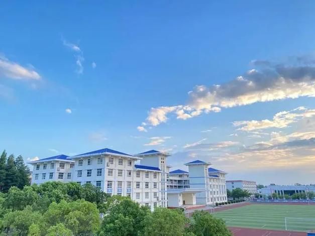 黄冈职业技术学院