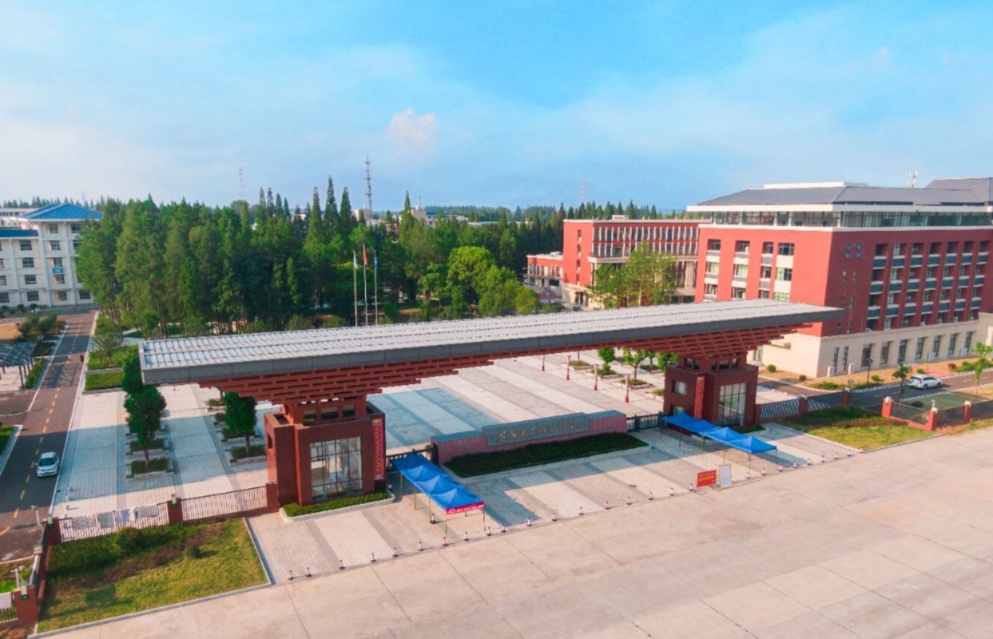 黄冈职业技术学院