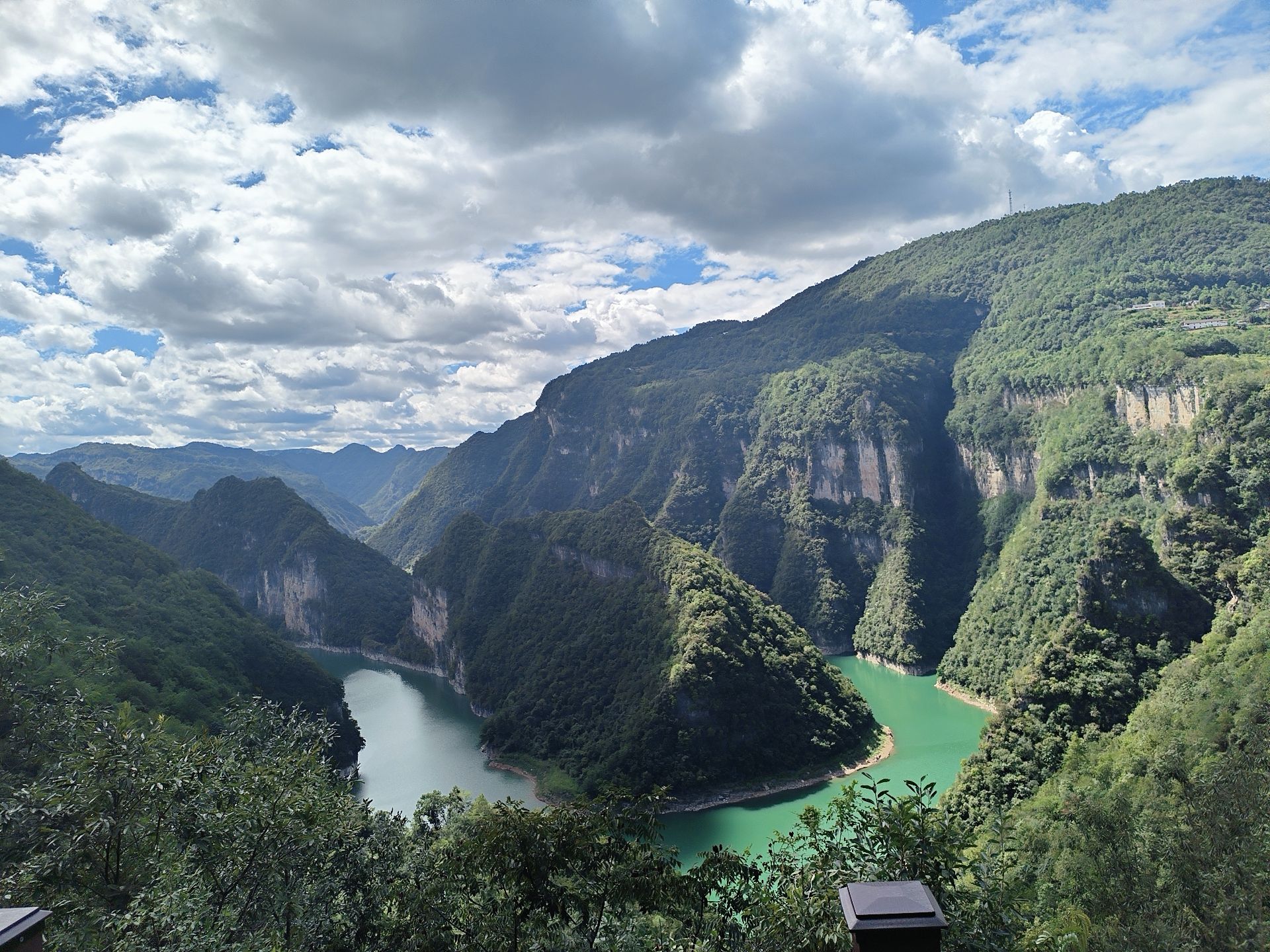 灵龙峡大拐弯生态旅游景区