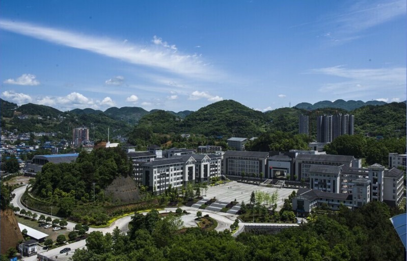 恩施高中
