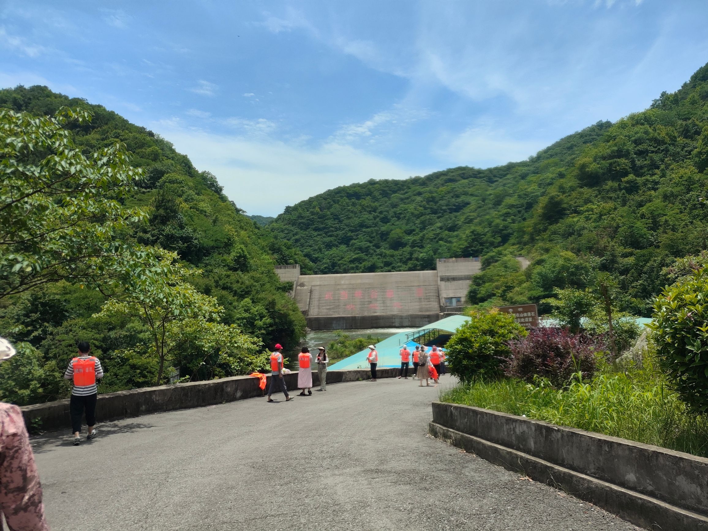 武当峡谷第一漂风景区