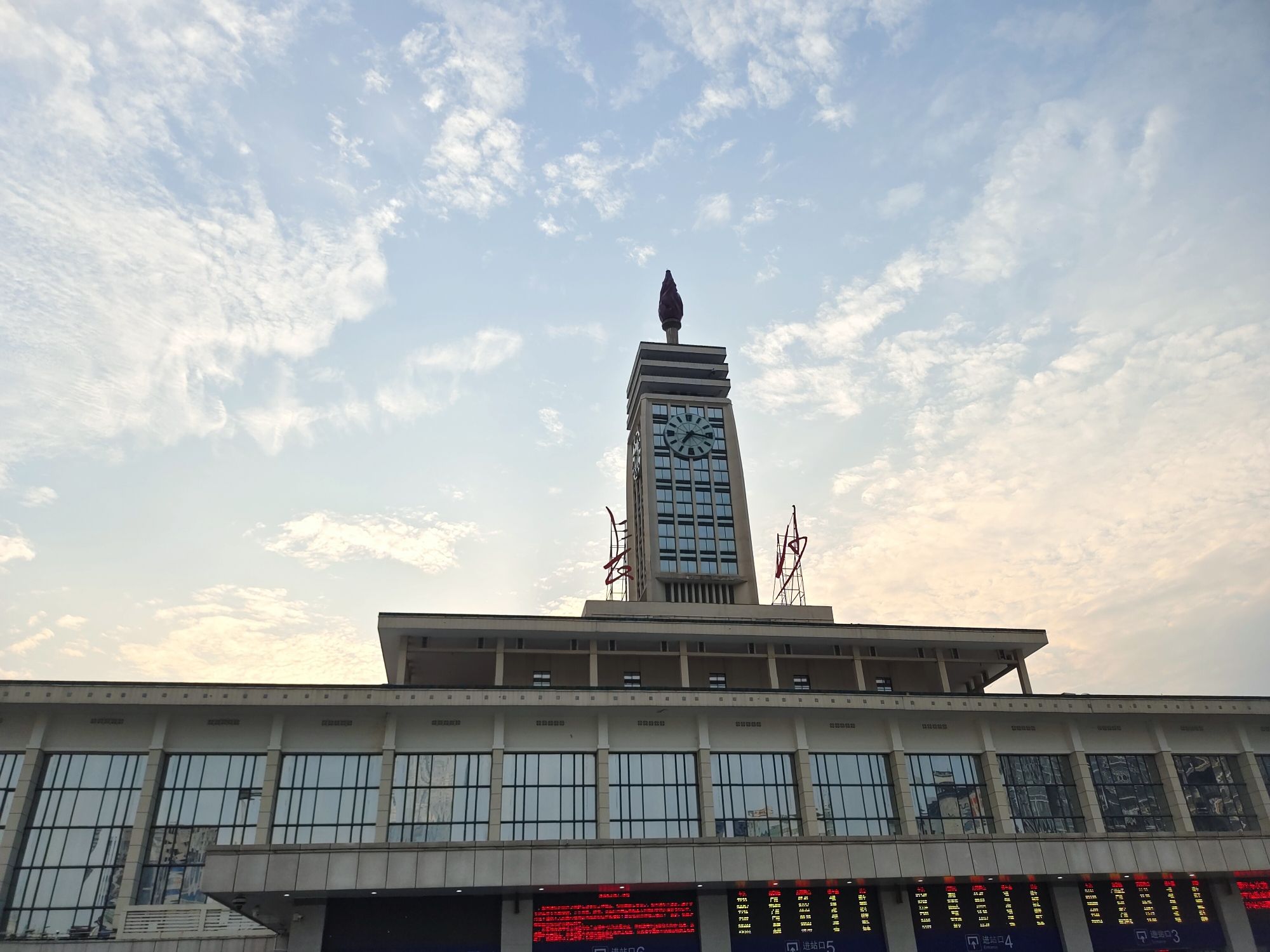 长沙站(西出站口)