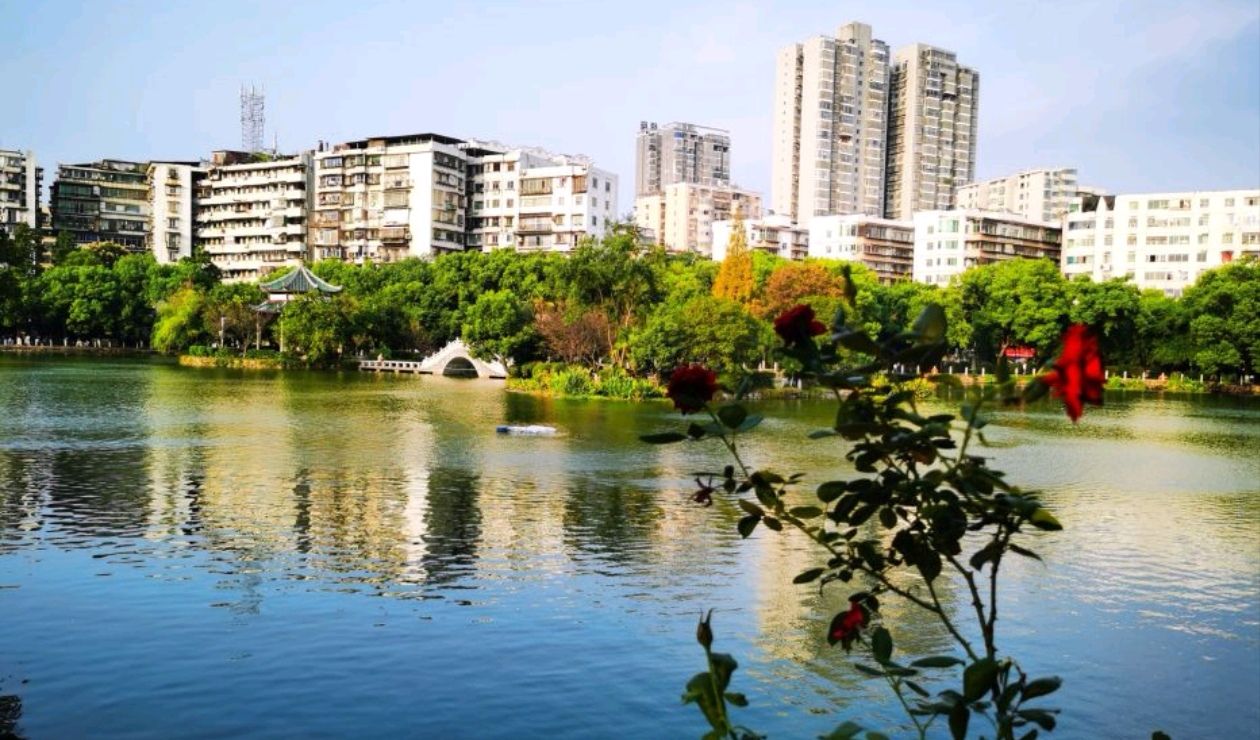 岳屏广场旅行图片 1