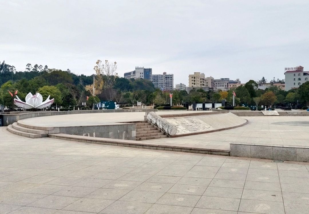 爱莲广场旅行图片 2