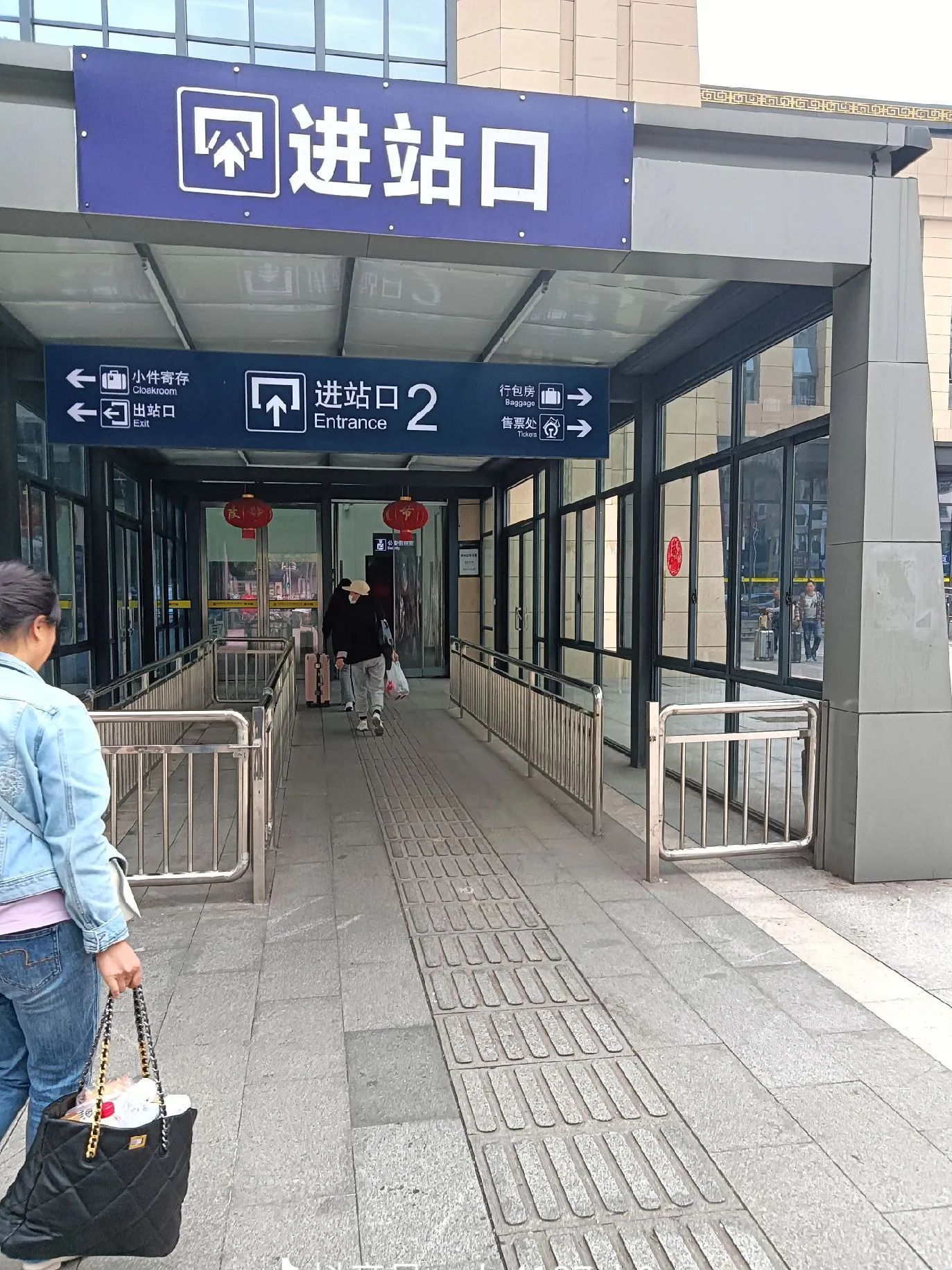 郴州站(进站口)