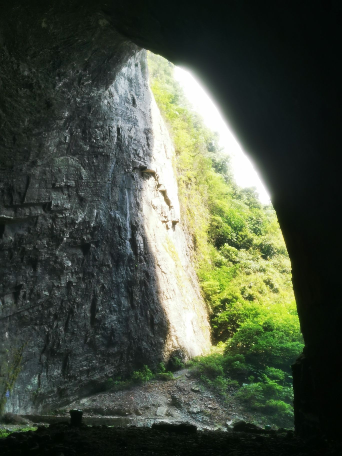 穿洞旅行图片 1