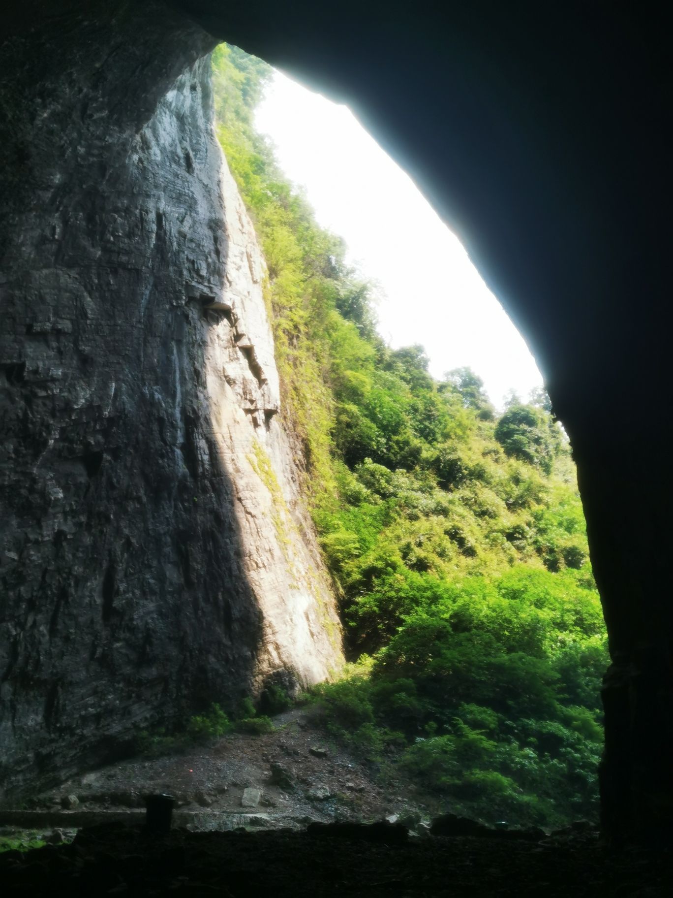 穿洞旅行图片 2