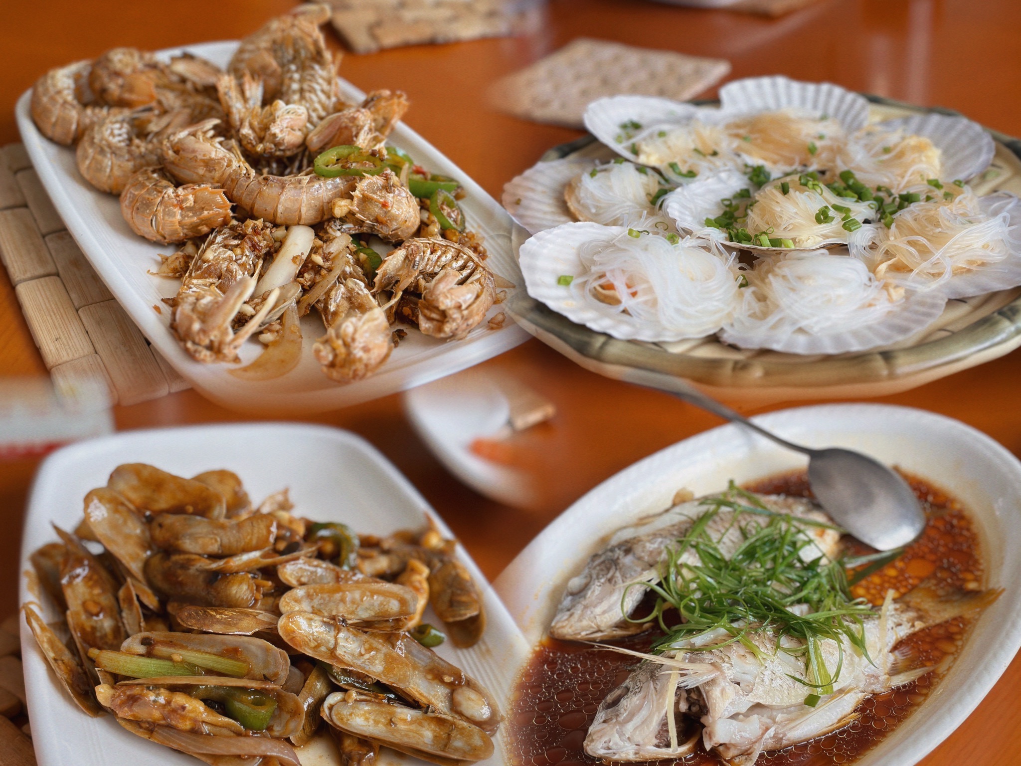 铁船海鲜鲜餐厅