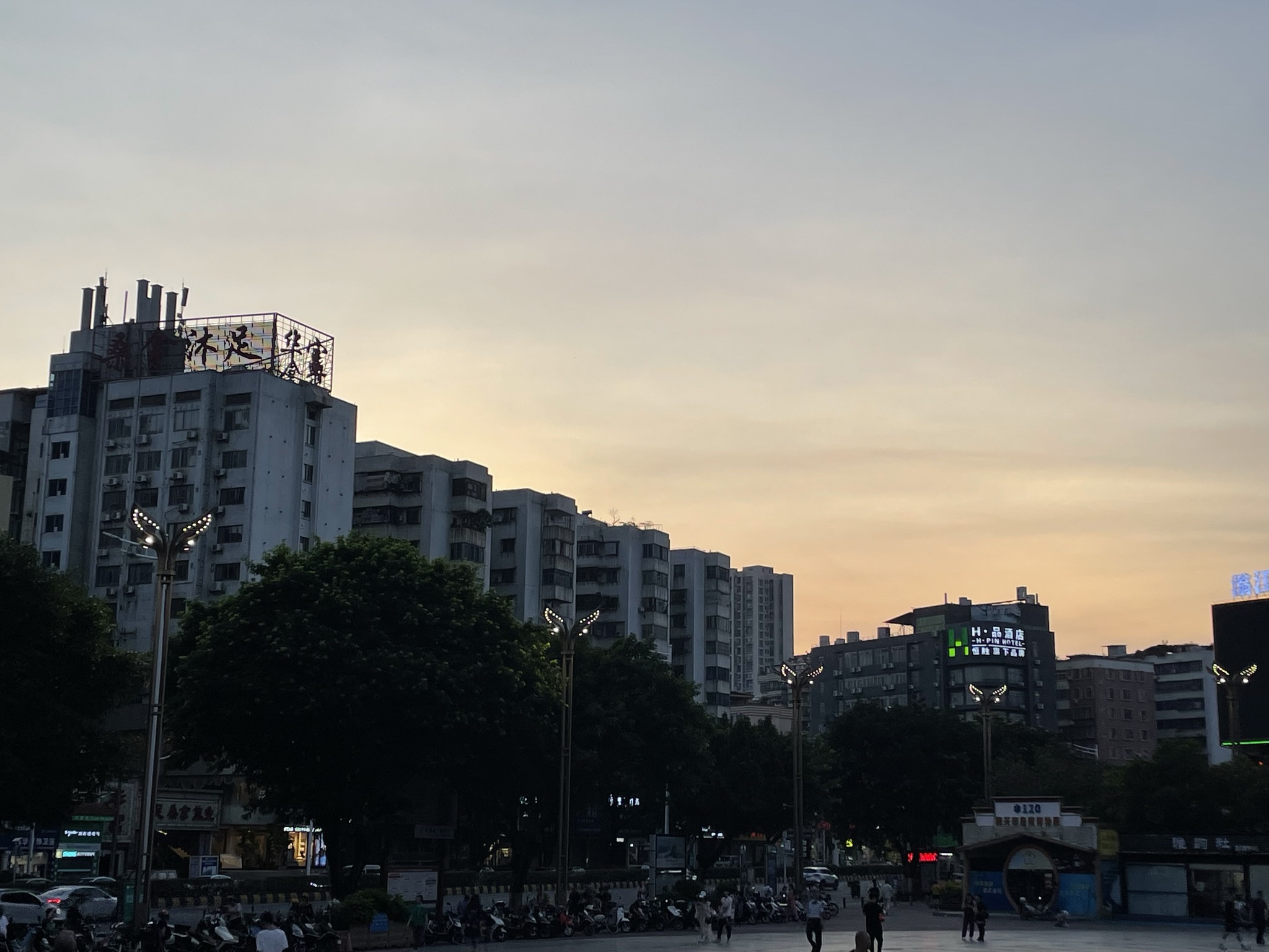 西河全民健身广场旅行图片 3