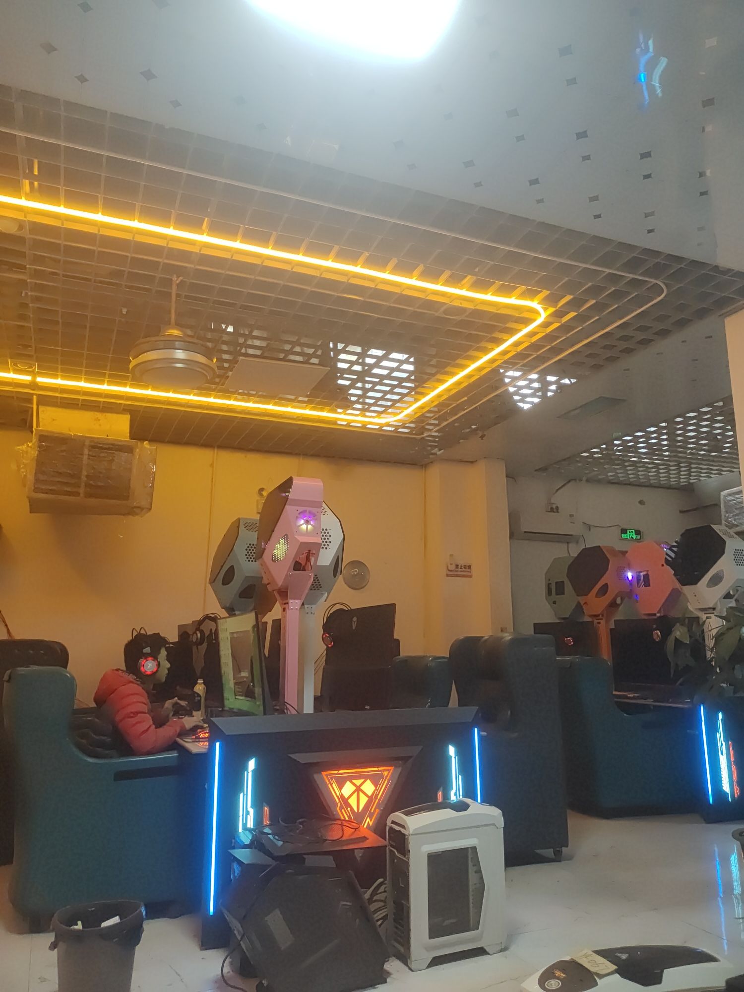源丰网吧(嘉乐步行街店)