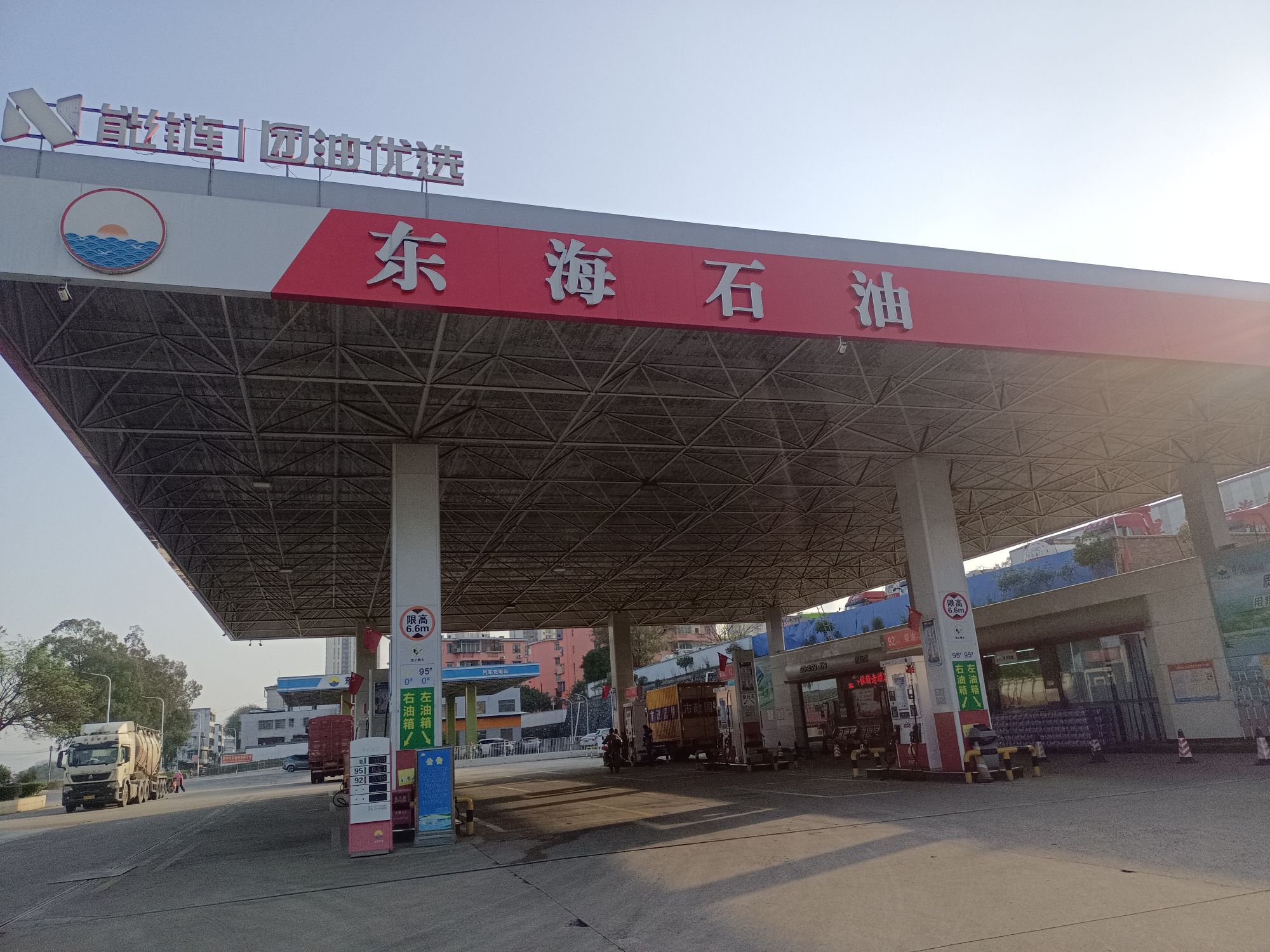 东海石油加油站