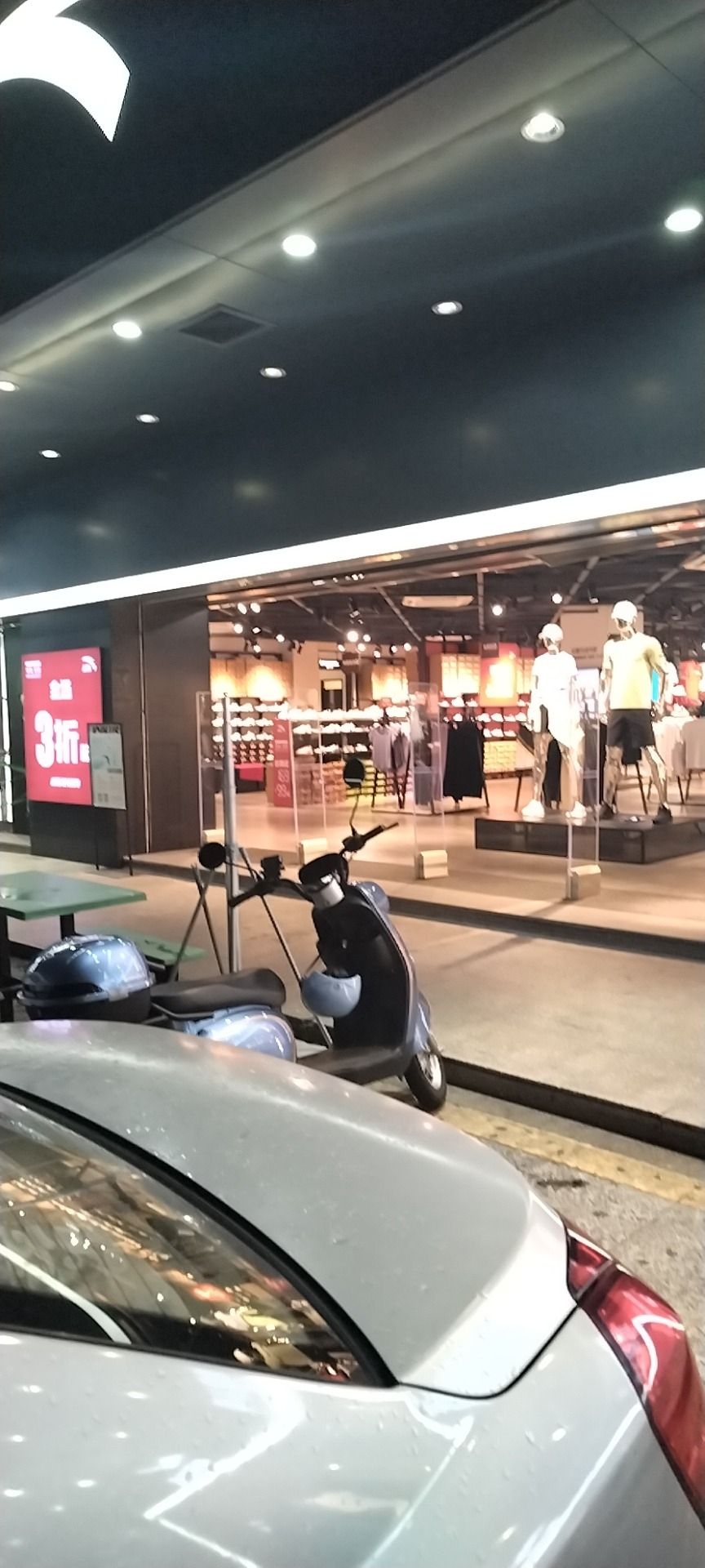 安踏(仲恺分万信佳购物广场店)