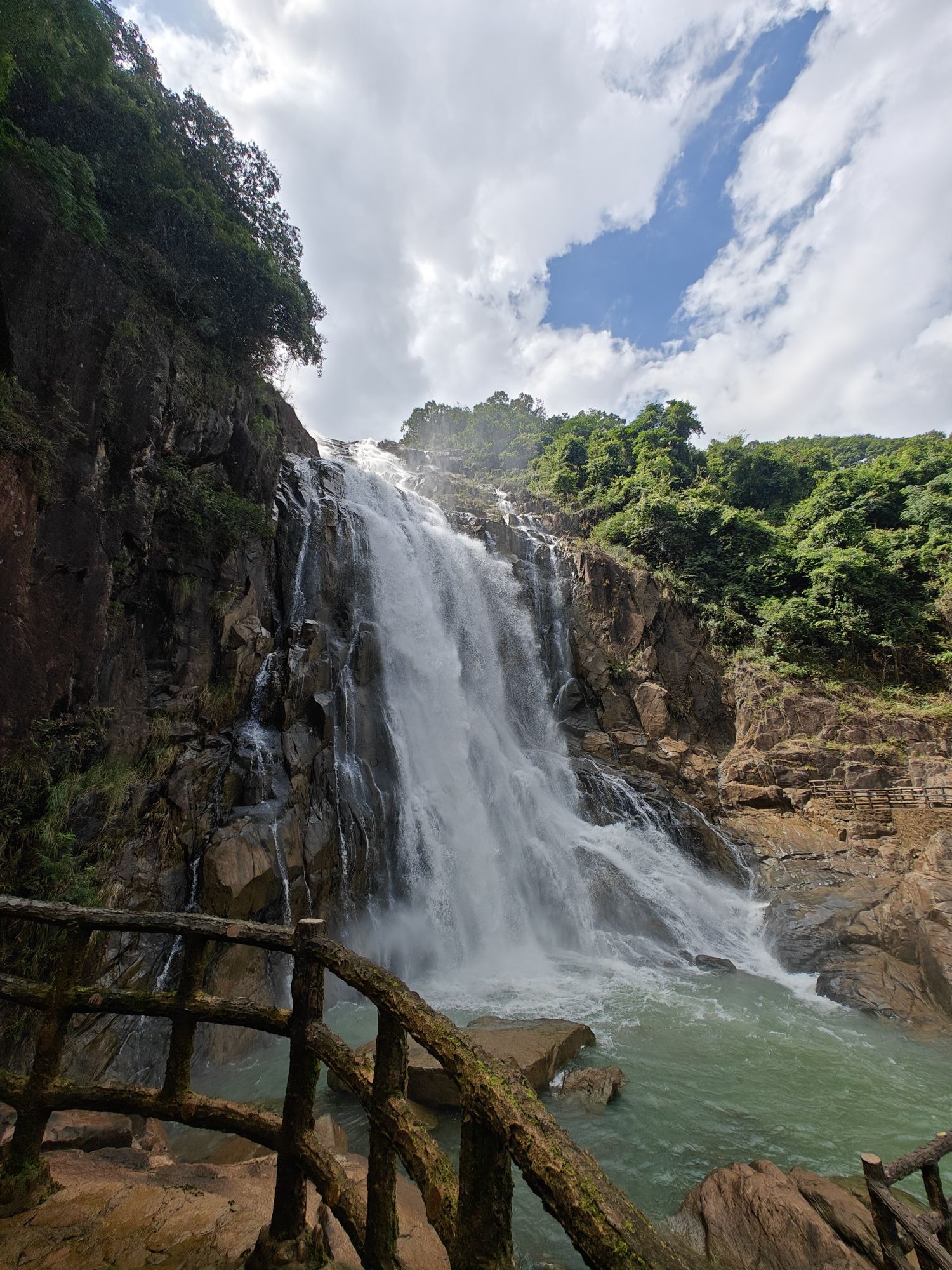 龙归寨瀑布景区旅行图片 1