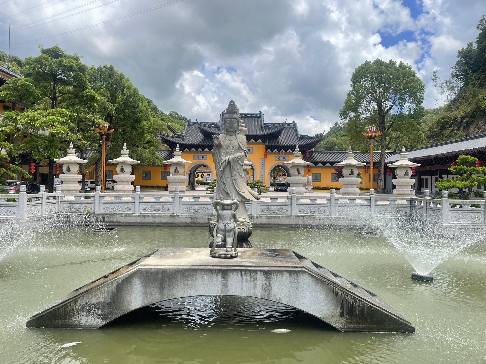 灵显寺实景照片