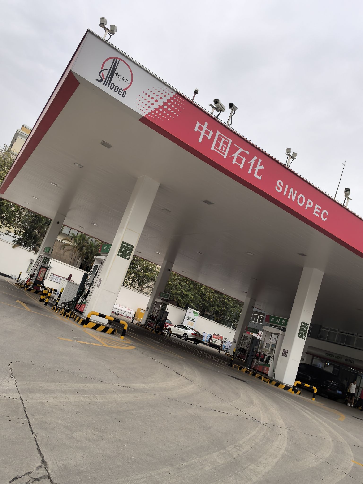 中国石化新龙洲加油站