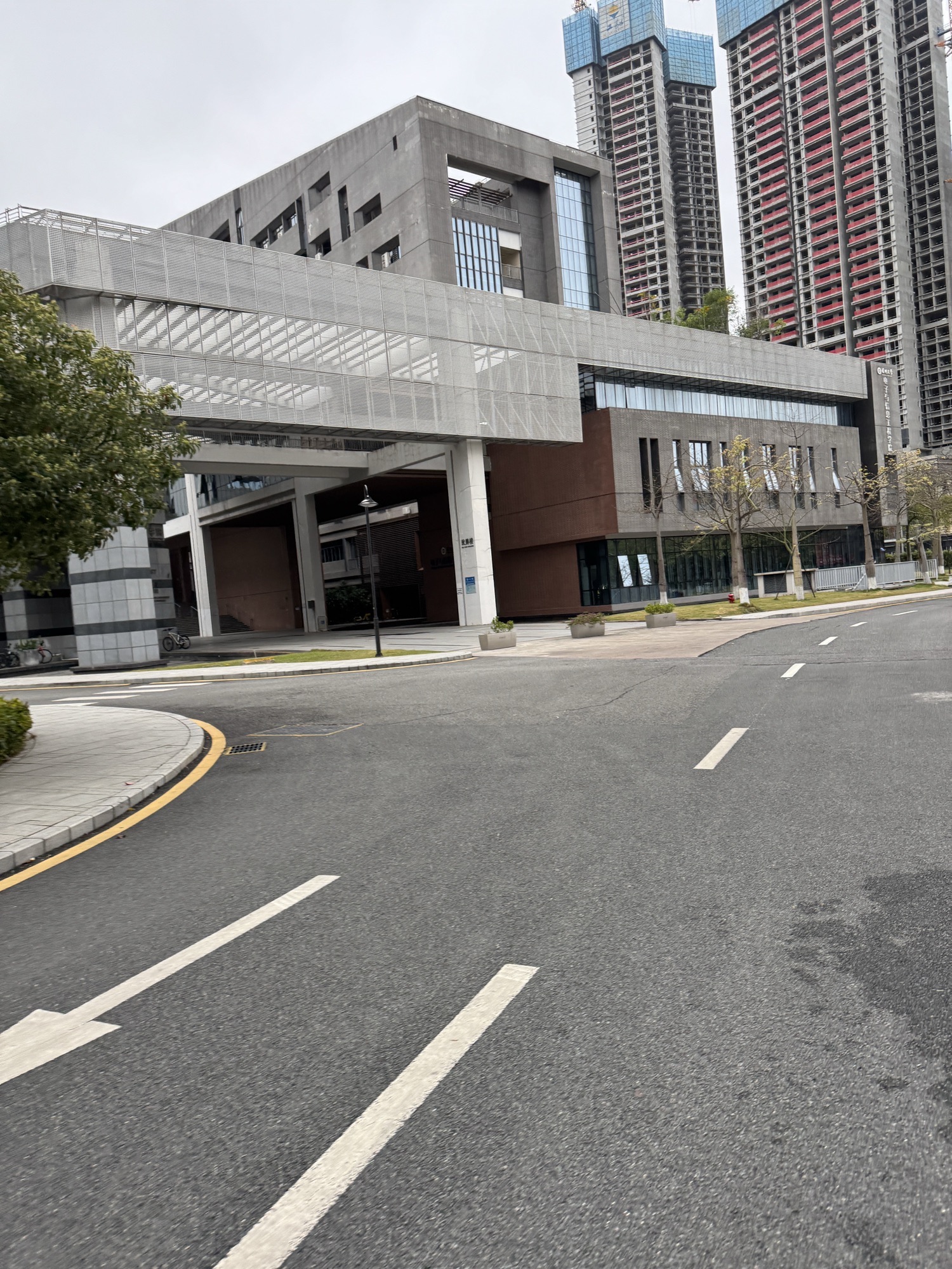 深圳大学粤海校区南区轨道交通学院