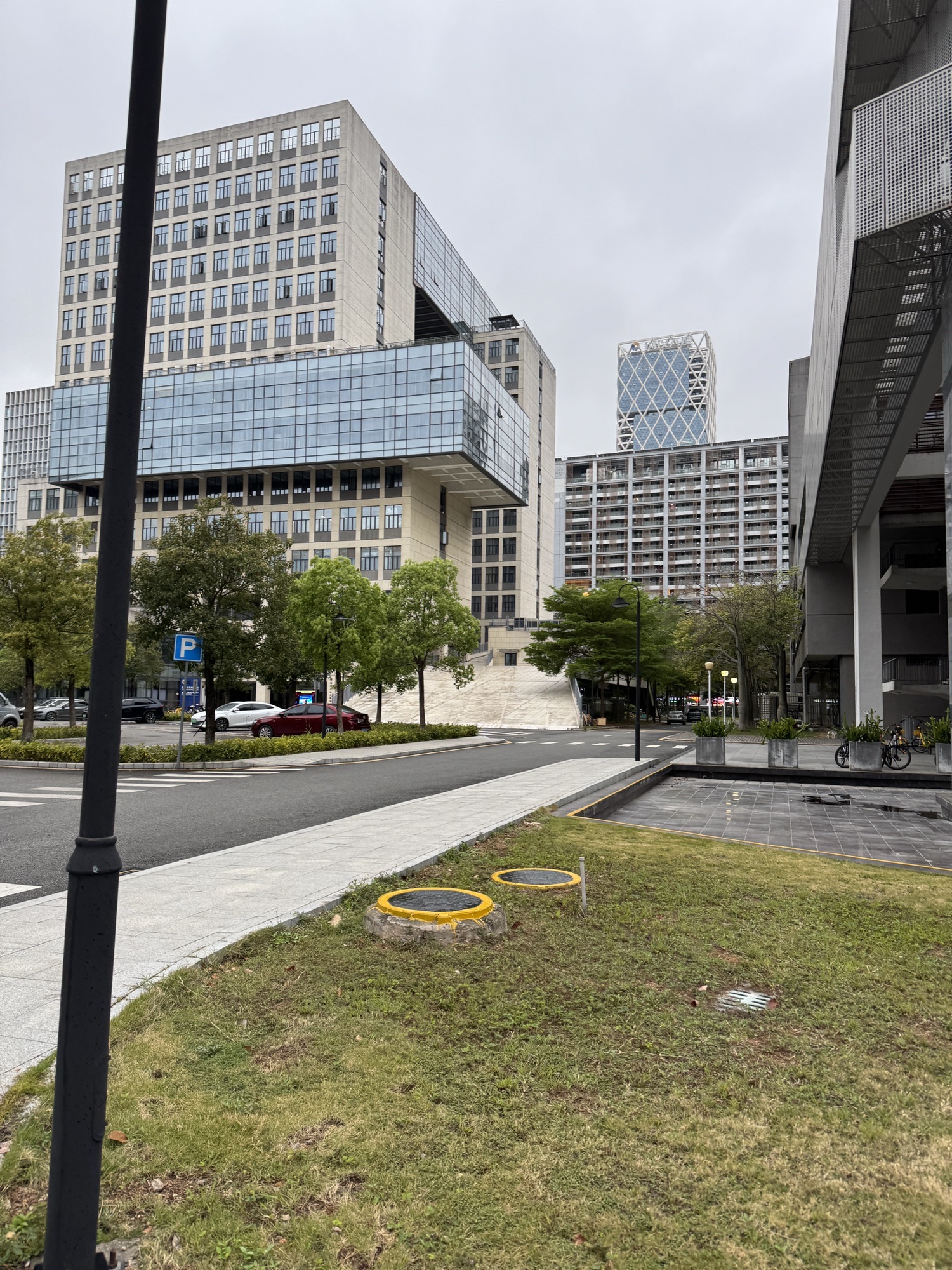 深圳大学粤海校区南区轨道交通学院