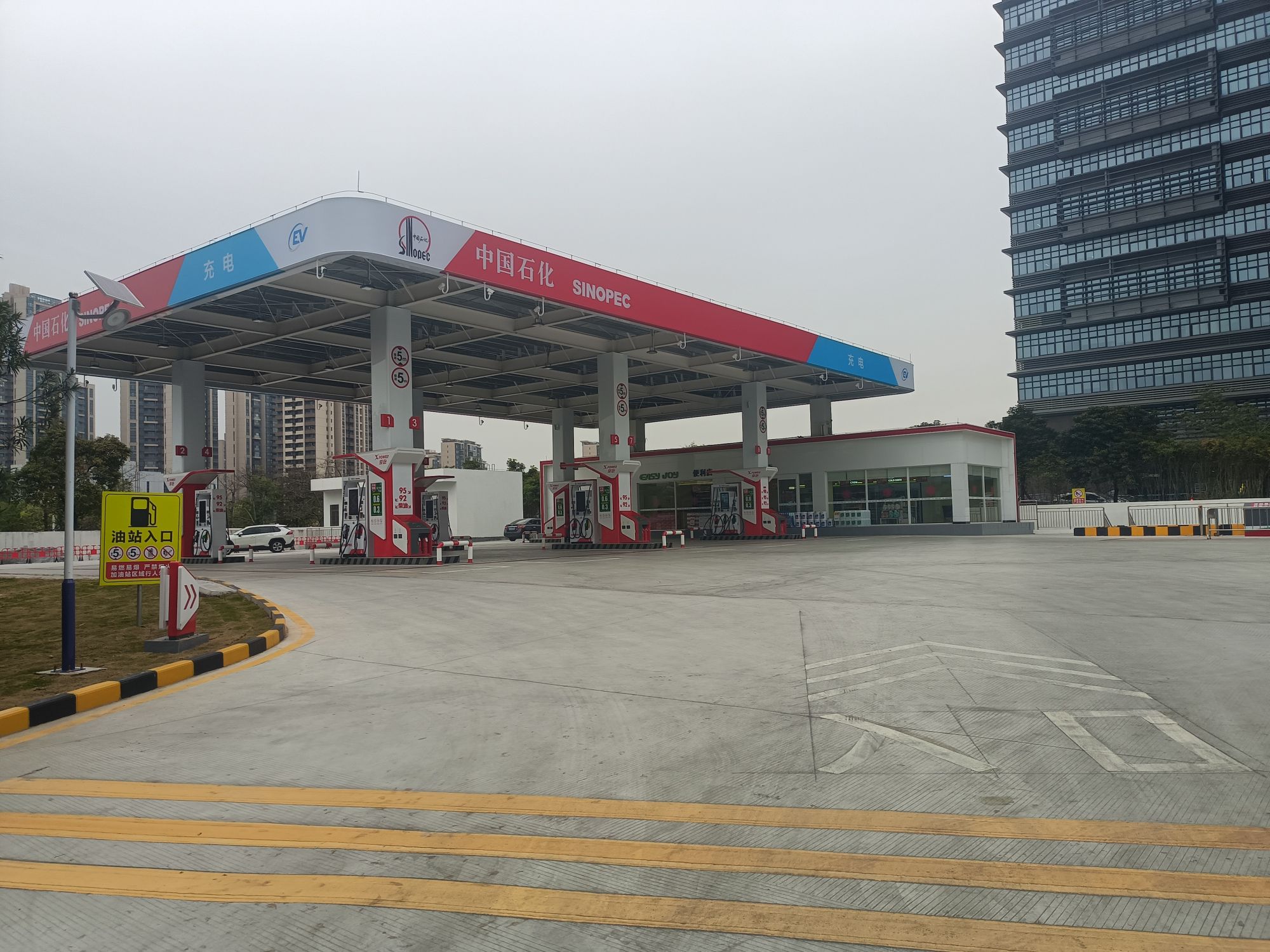 中国石化龙基加油站