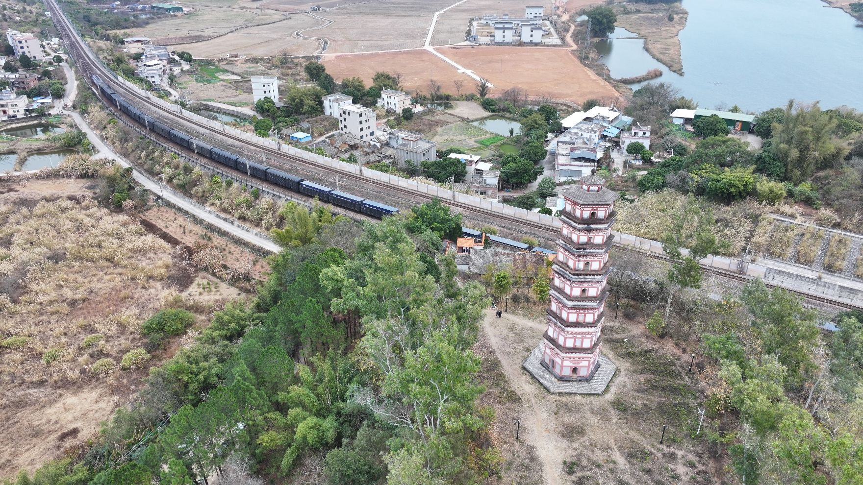 正相塔旅行图片 1