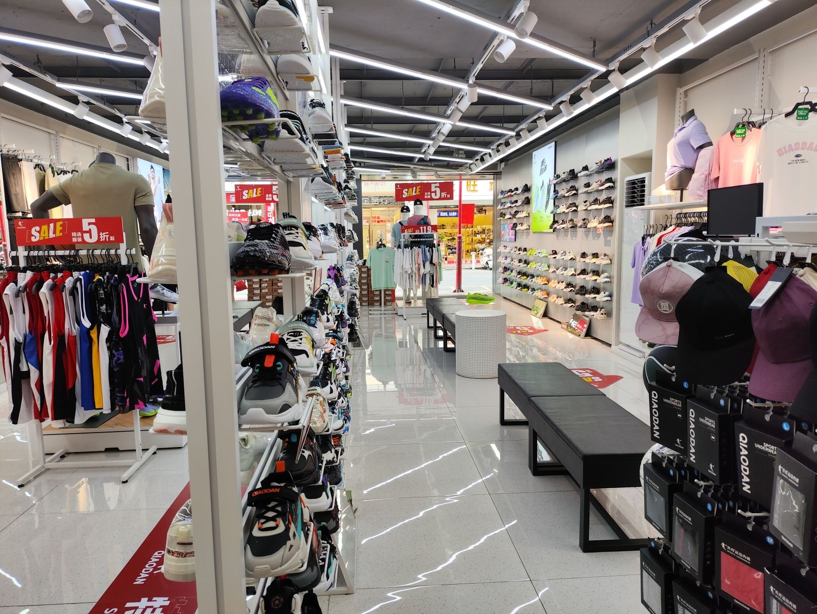 乔丹体育(东门南路店)