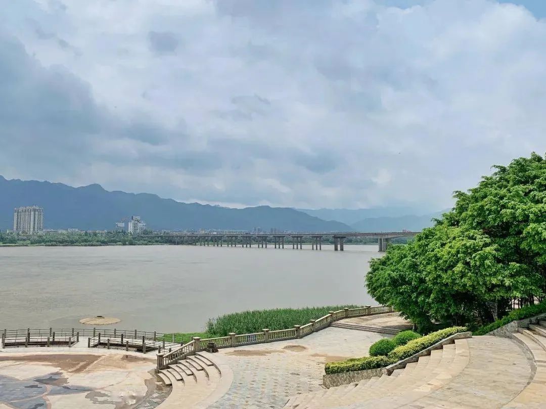 东岸滨江公园旅行图片 1