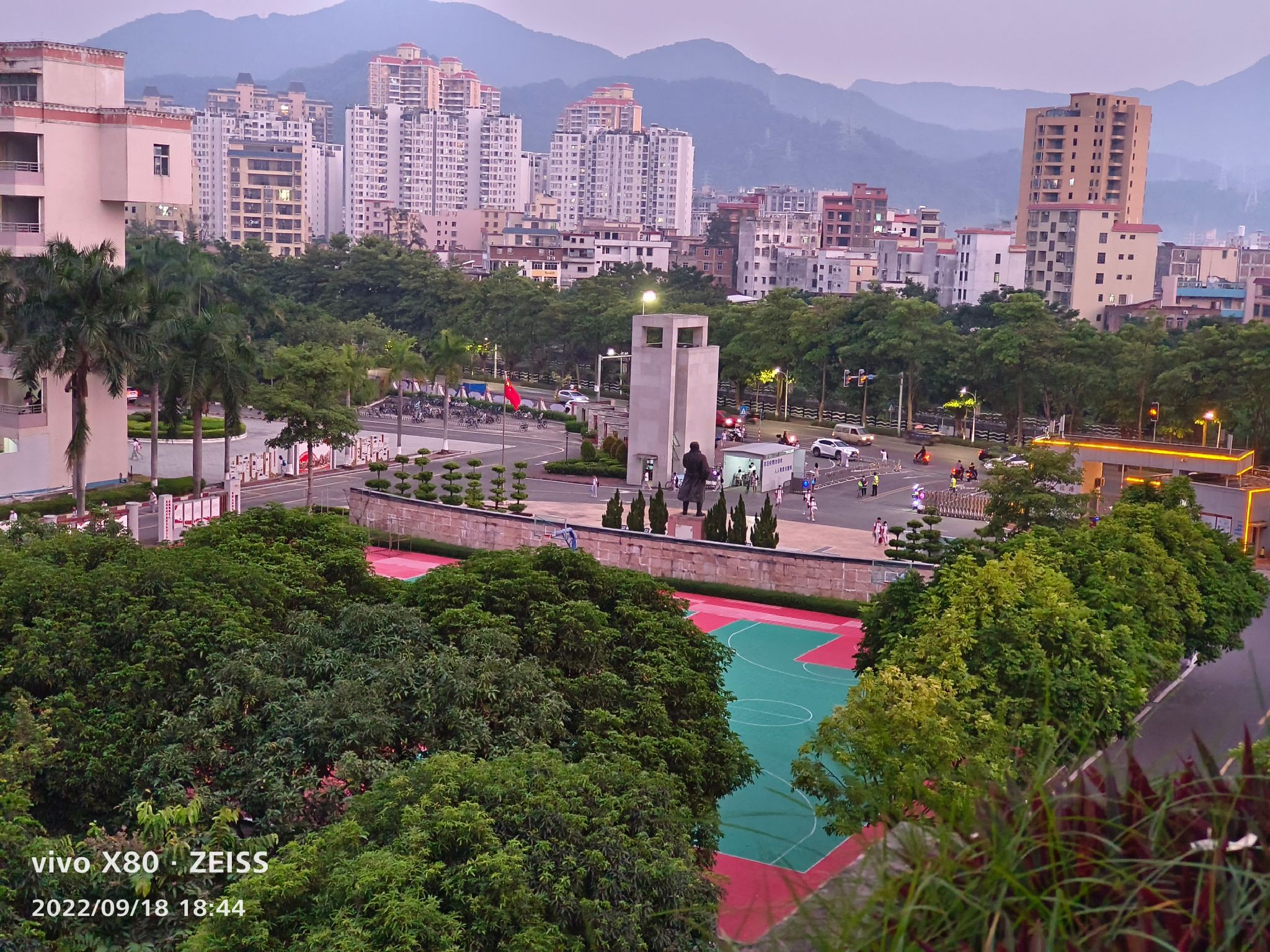 云浮市邓发纪念中学