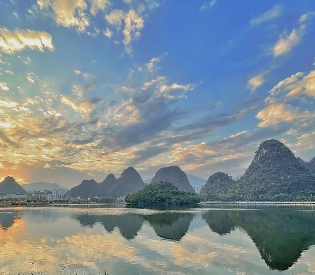 蟠龙天湖广场