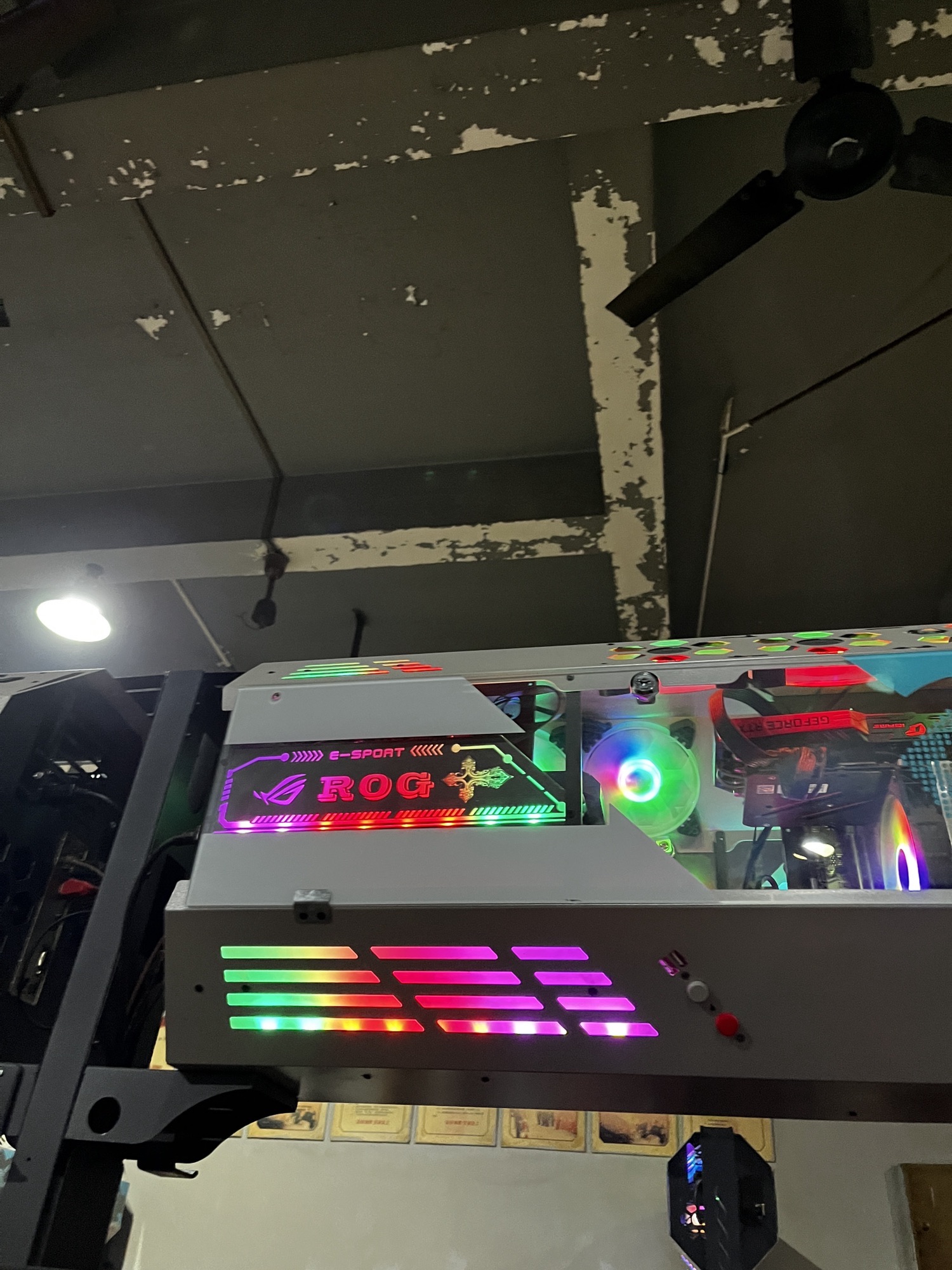 热土网吧(枫洋店)